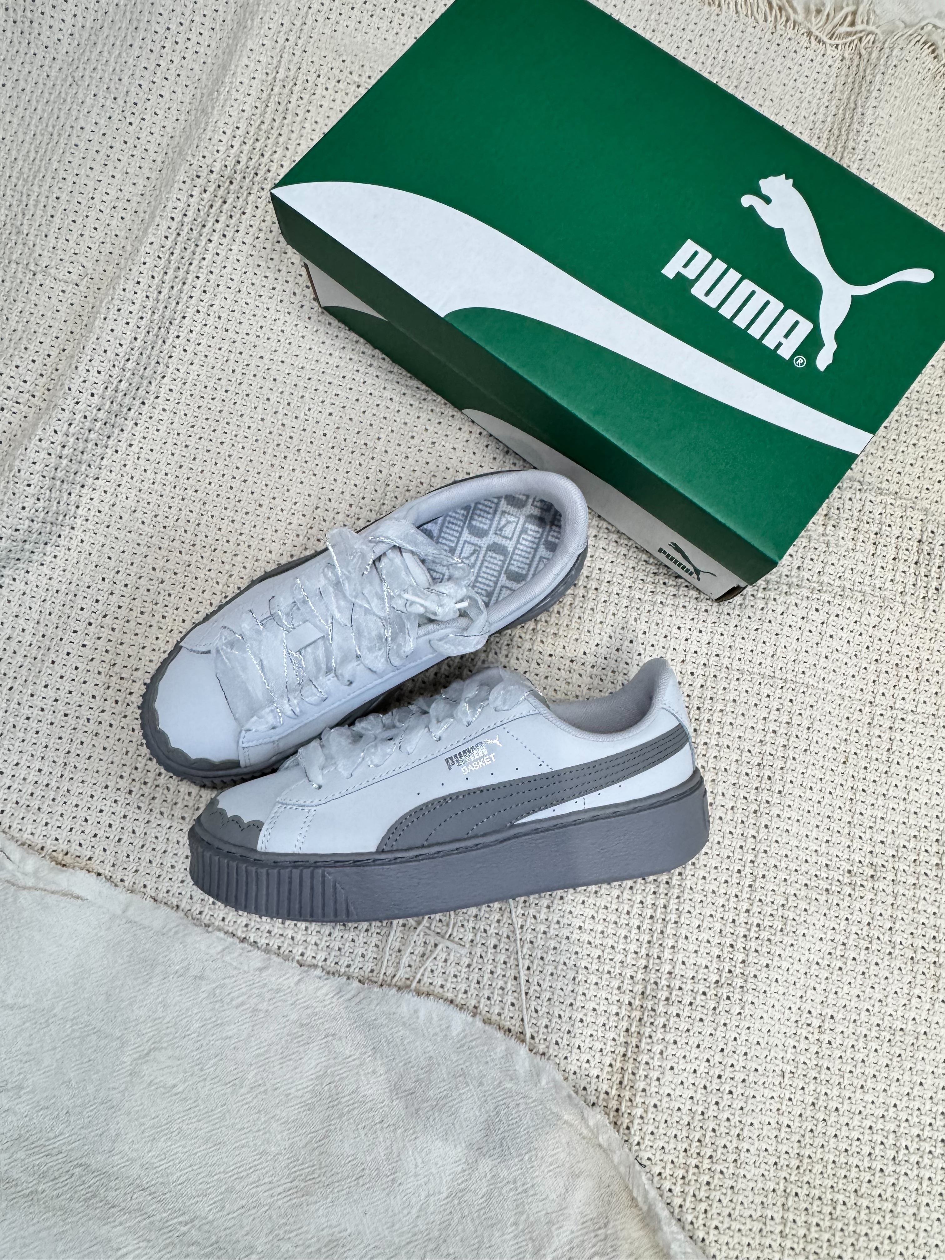 <連線代購商品> PUMA PLATFORM RIBBON 灰色 花苞鞋 芭蕾風緞帶 厚底增高 休閒鞋【404157-01】