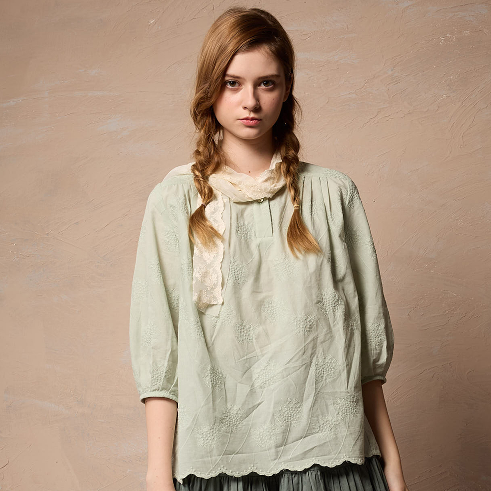 PIPPY 甜美刺繡圓領5分袖上衣 綠