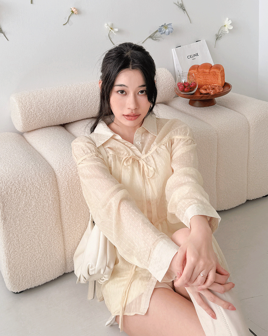 LINA LINA著迷輕氧蝴蝶綁結排釦線條透肌上衣-溫柔杏