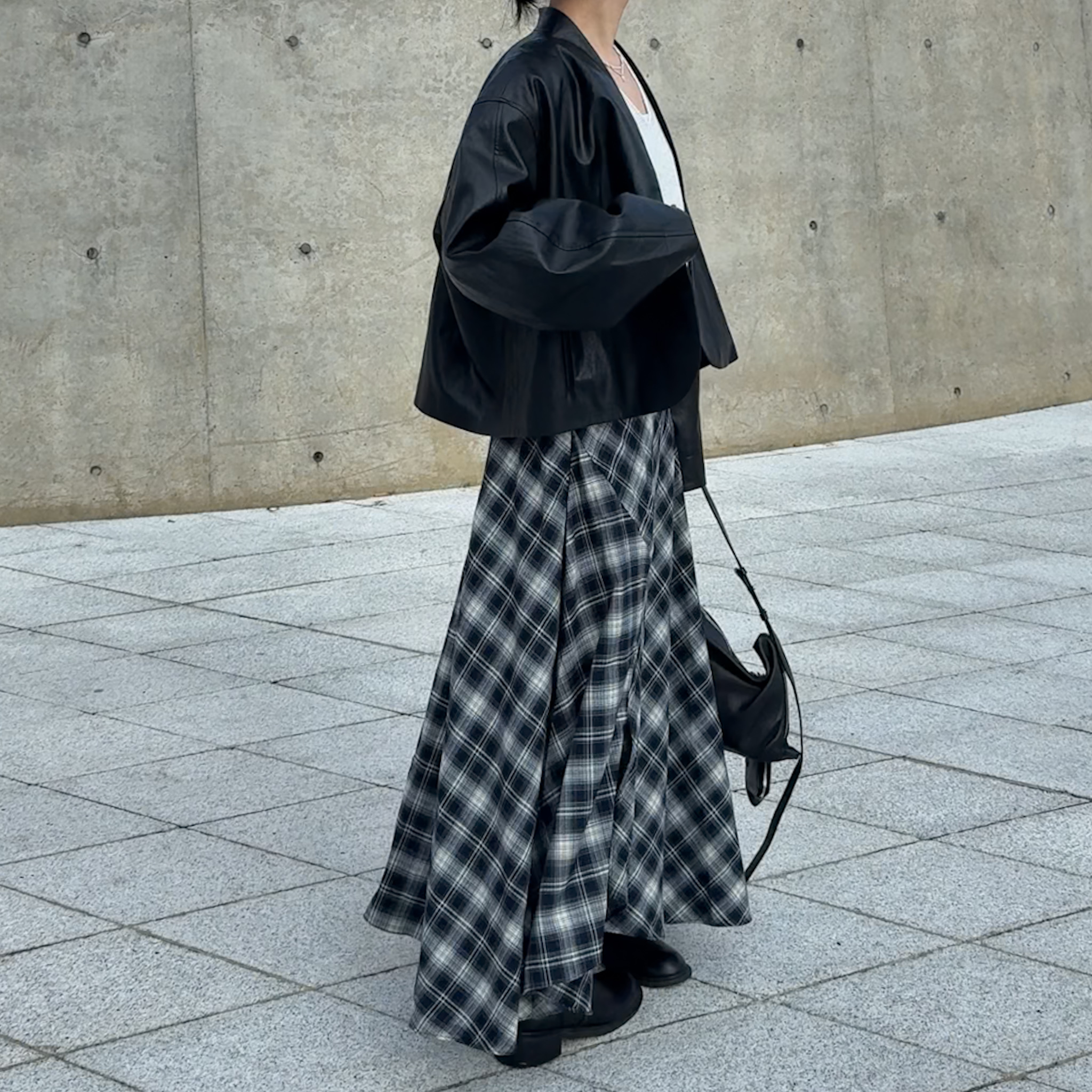 SP06秋意濃～設計縫線前側開衩格紋裙(S/M)