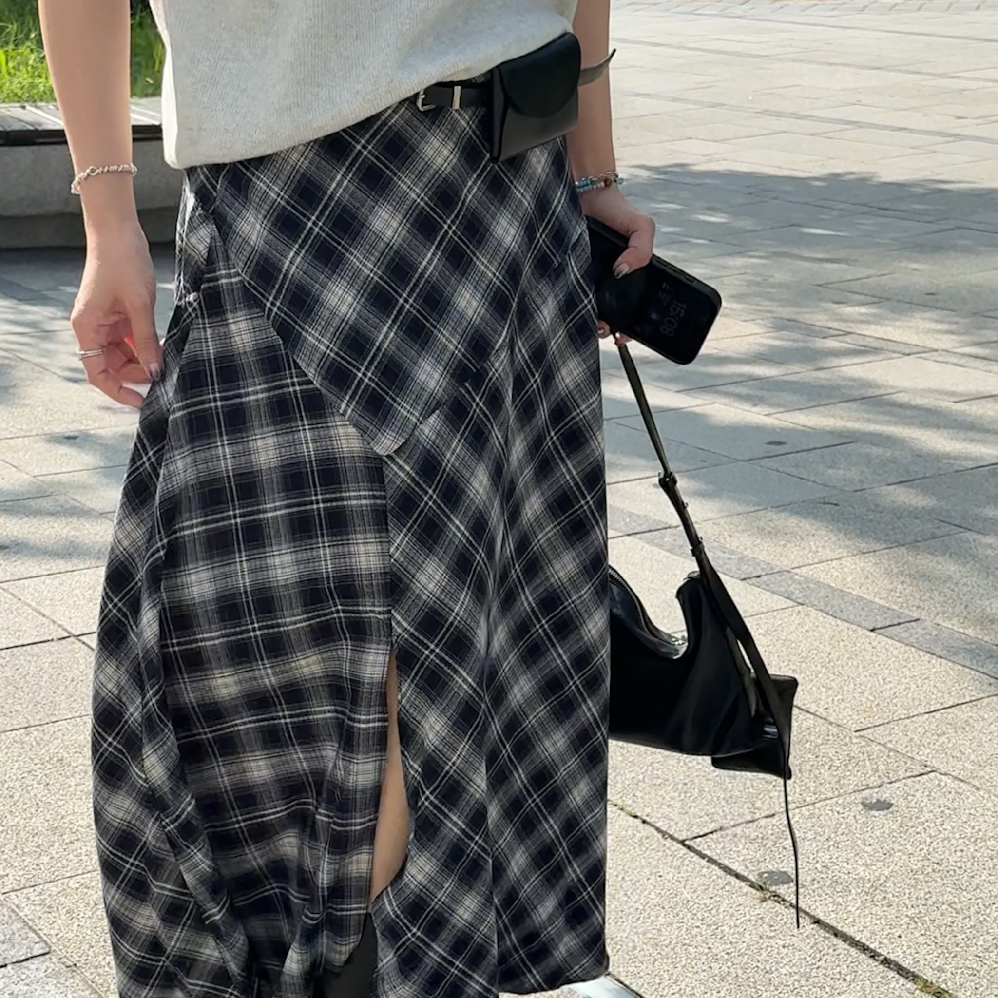 SP06秋意濃～設計縫線前側開衩格紋裙(S/M)