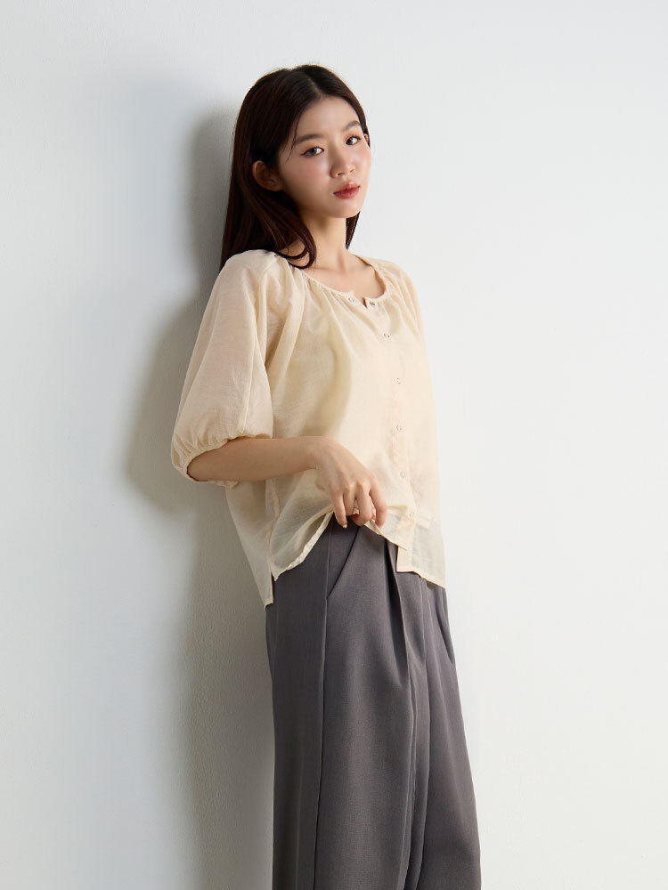 小開衩圓領澎澎袖上衣