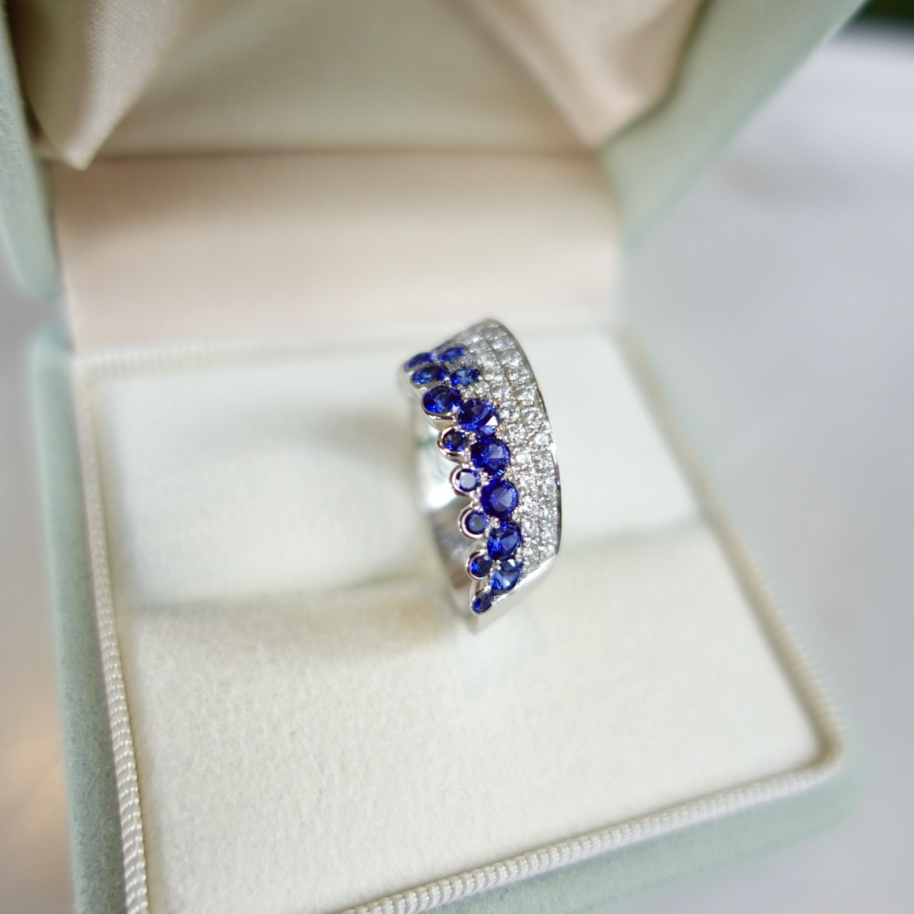 18K金天然藍寶石鑽石排戒-光影藝術