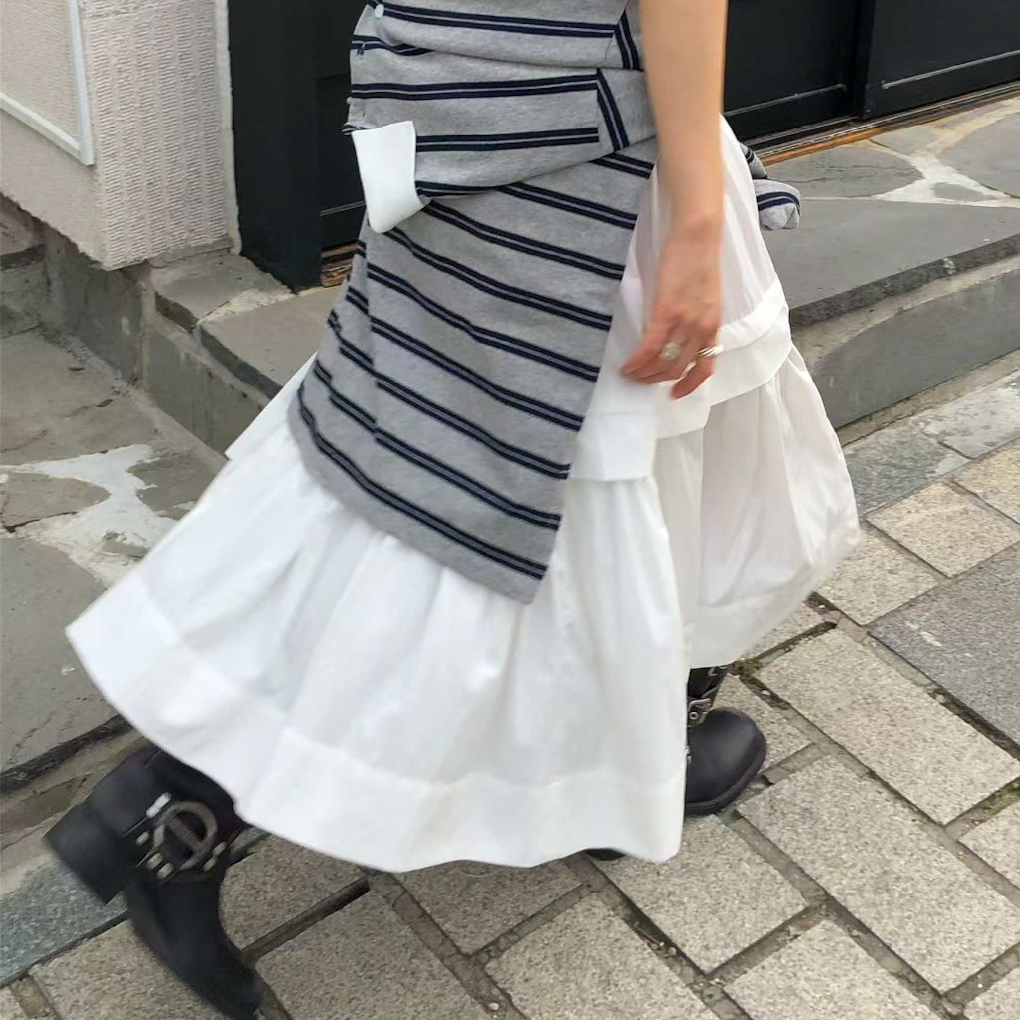 SP15打底也超讚!不規則下擺V字小花邊細肩背心洋