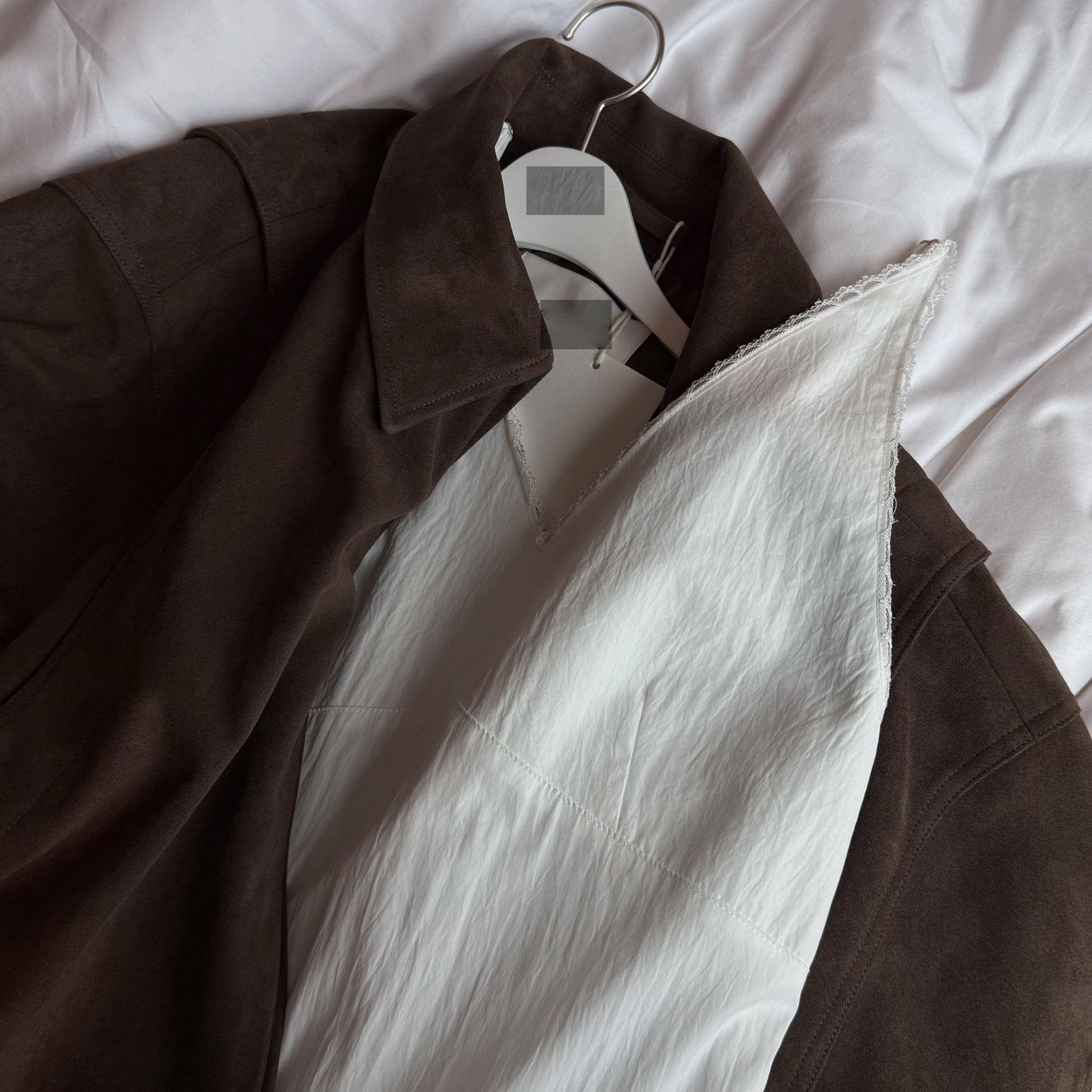 SP15打底也超讚!不規則下擺V字小花邊細肩背心洋