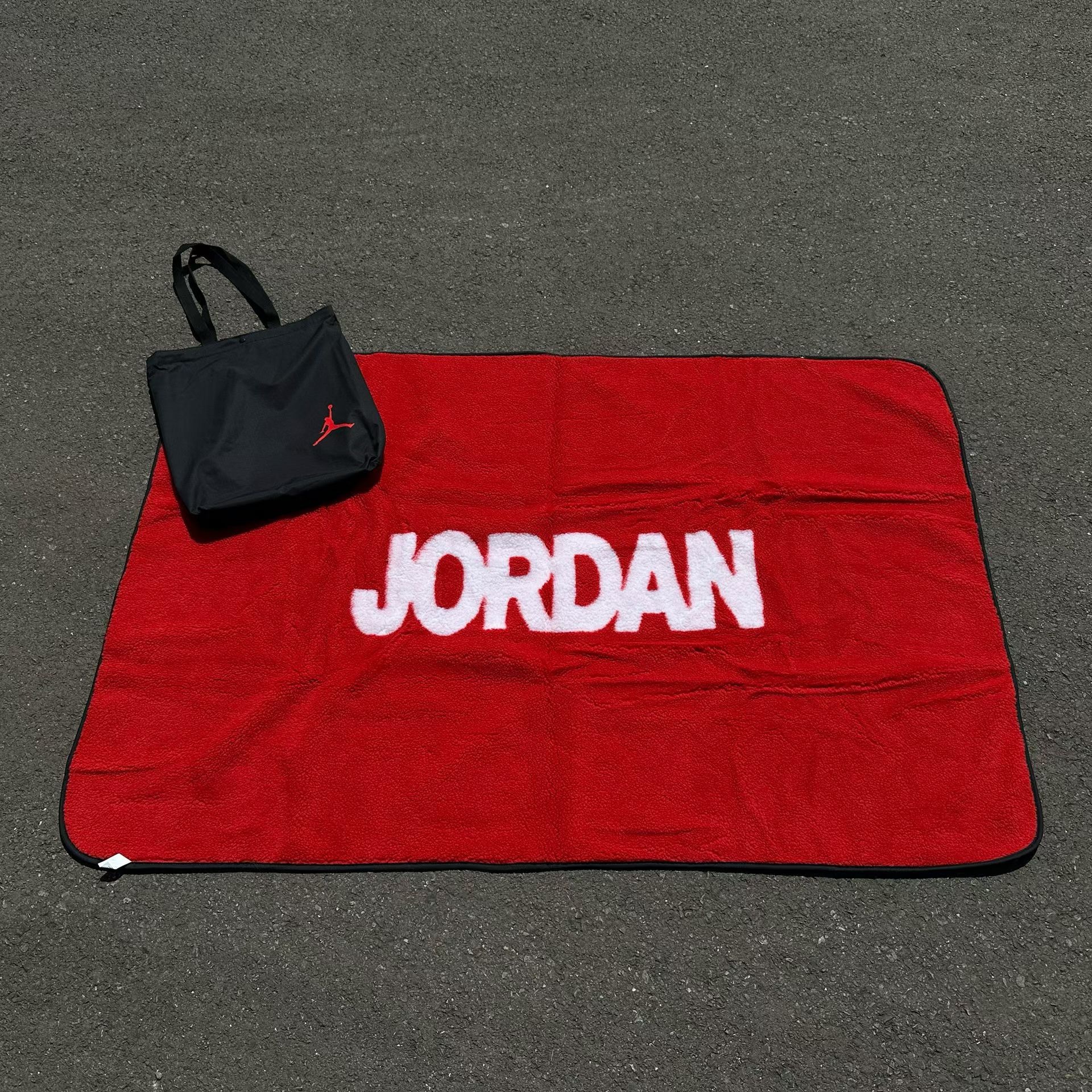 #現貨+預購 JORDAN 海外限定 雙面毛毯 附提袋 紅黑