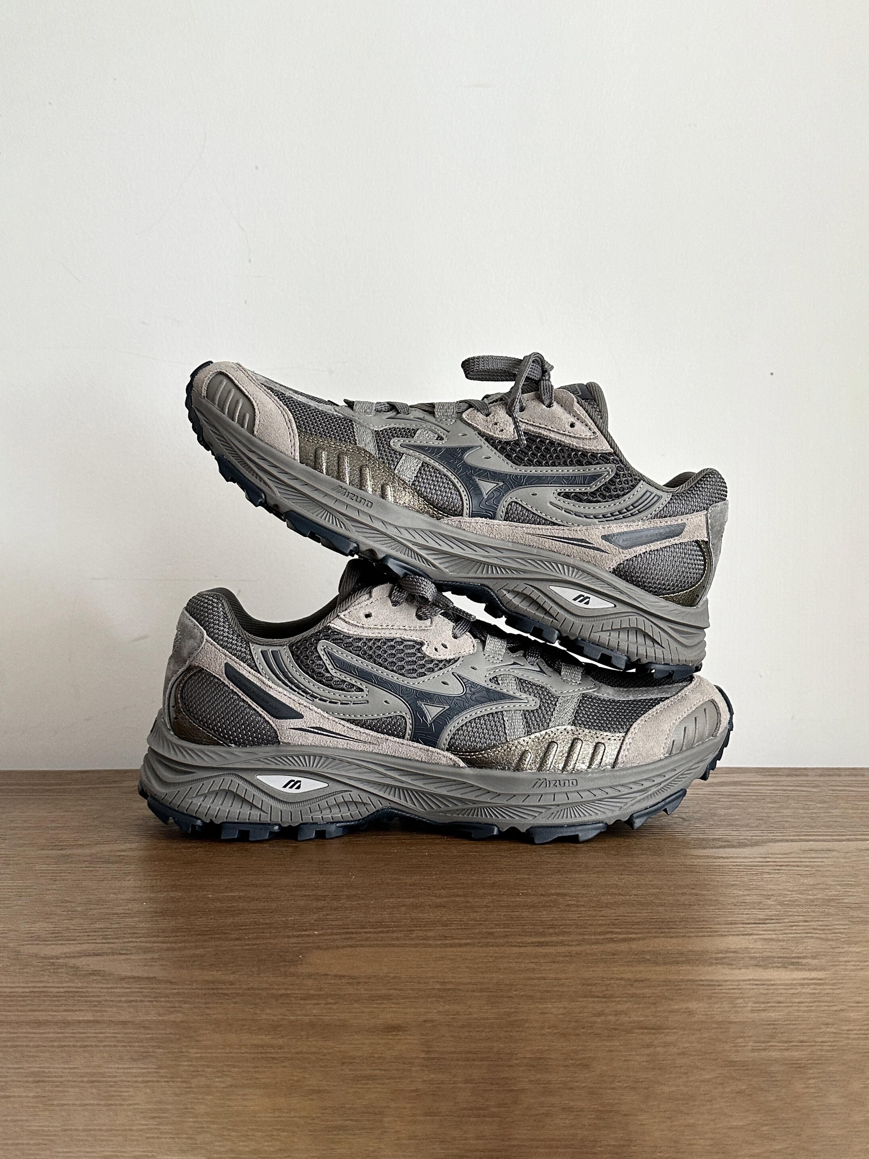 MIZUNO 美津濃 Racer ADV 礫石灰 鐵灰色 灰色 戶外風 復古 慢跑鞋 登山鞋 D1GH241204/預購