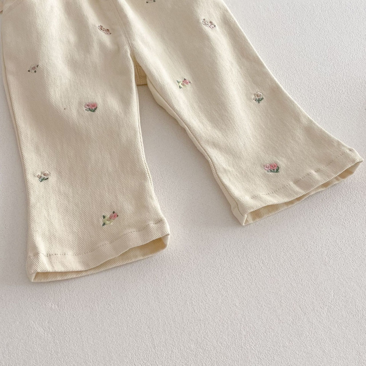 小花刺繡休閒長褲