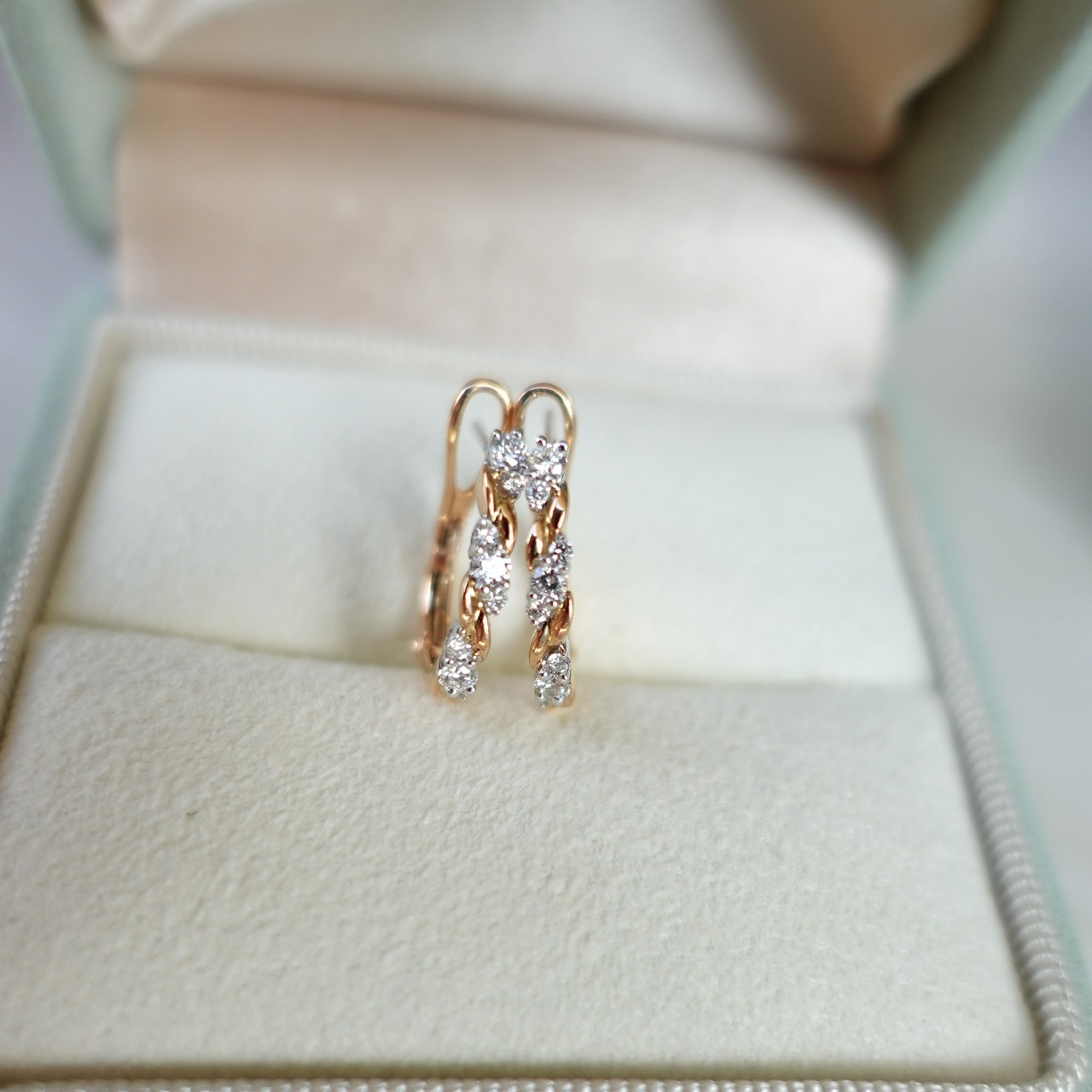 18K雙色金扭臀鑽石耳拍