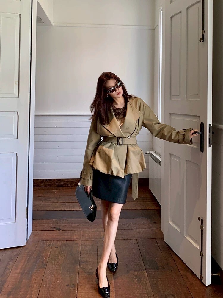 附腰帶造型奶茶杏短版風衣外套-S-L (Elegant & Love)