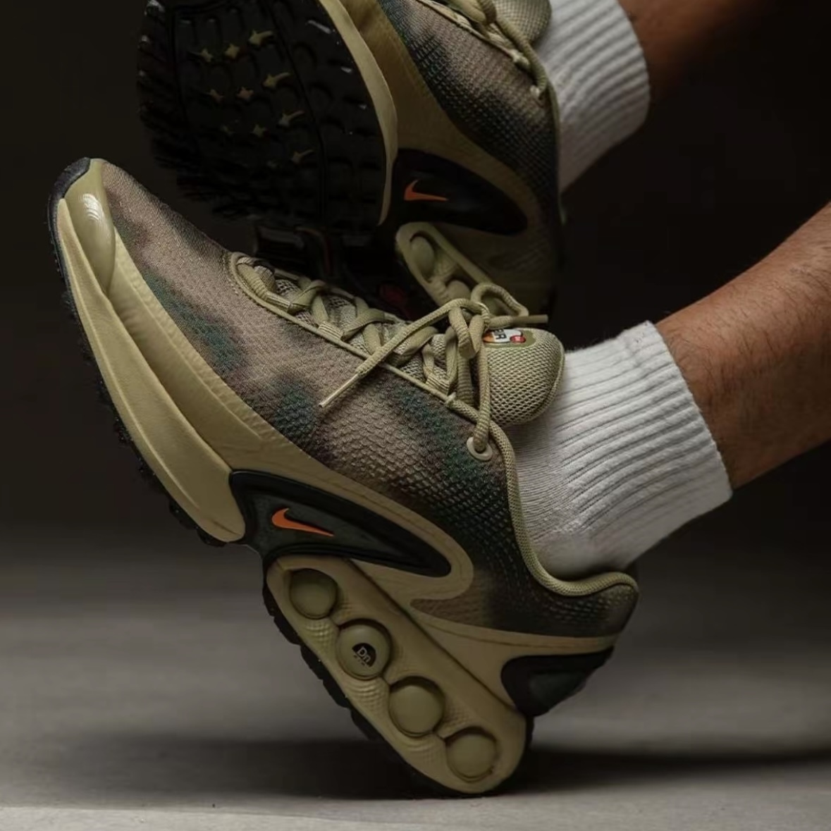 NIKE AIR MAX DN NRG 軍綠 米彩 渲染 氣墊 緩震 慢跑 男鞋 運動鞋 IB7025-200