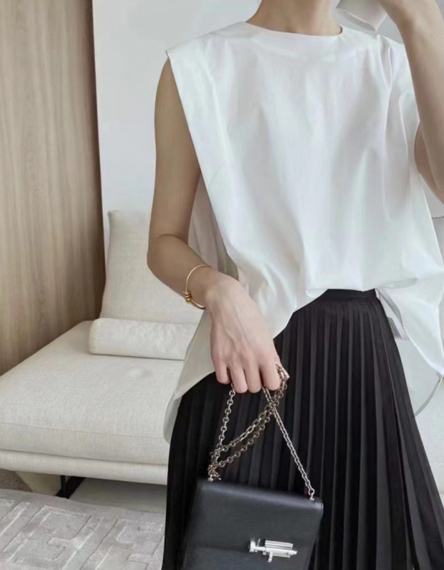 ᴷᴼᴿᴱᴬ 🇰🇷 後鈕扣俐落簡單自在時髦無袖上衣(三色)