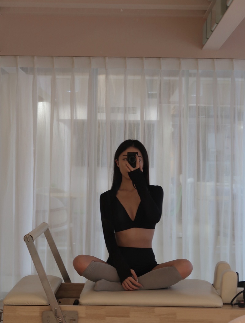 Kylie bratop 歐美深 V 胸墊上衣 / 黑