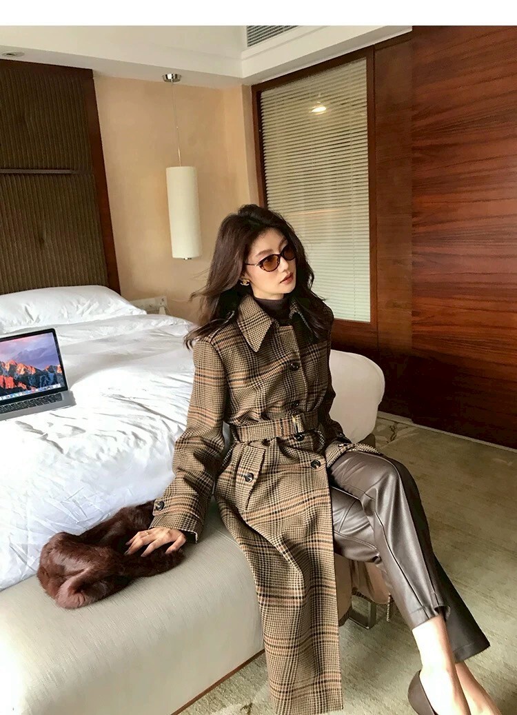 附腰帶格紋翻領立領長版大衣外套-S-L (Elegant & Love)