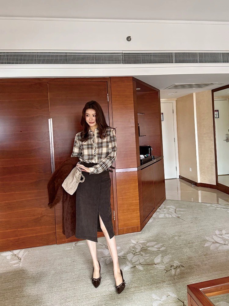 英倫氣息藍咖配色格紋翻領襯衫上衣-S-L (Elegant & Love)