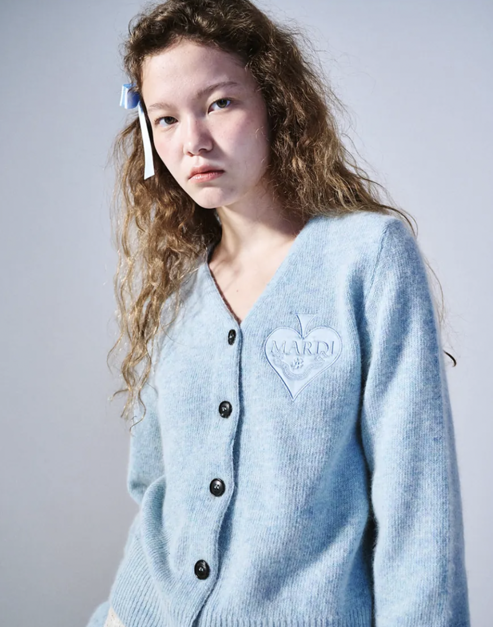 MARDI 桃心刺繡百搭V領針織衫 RACCOON BLENDED CARDIGAN V NECK SPADE