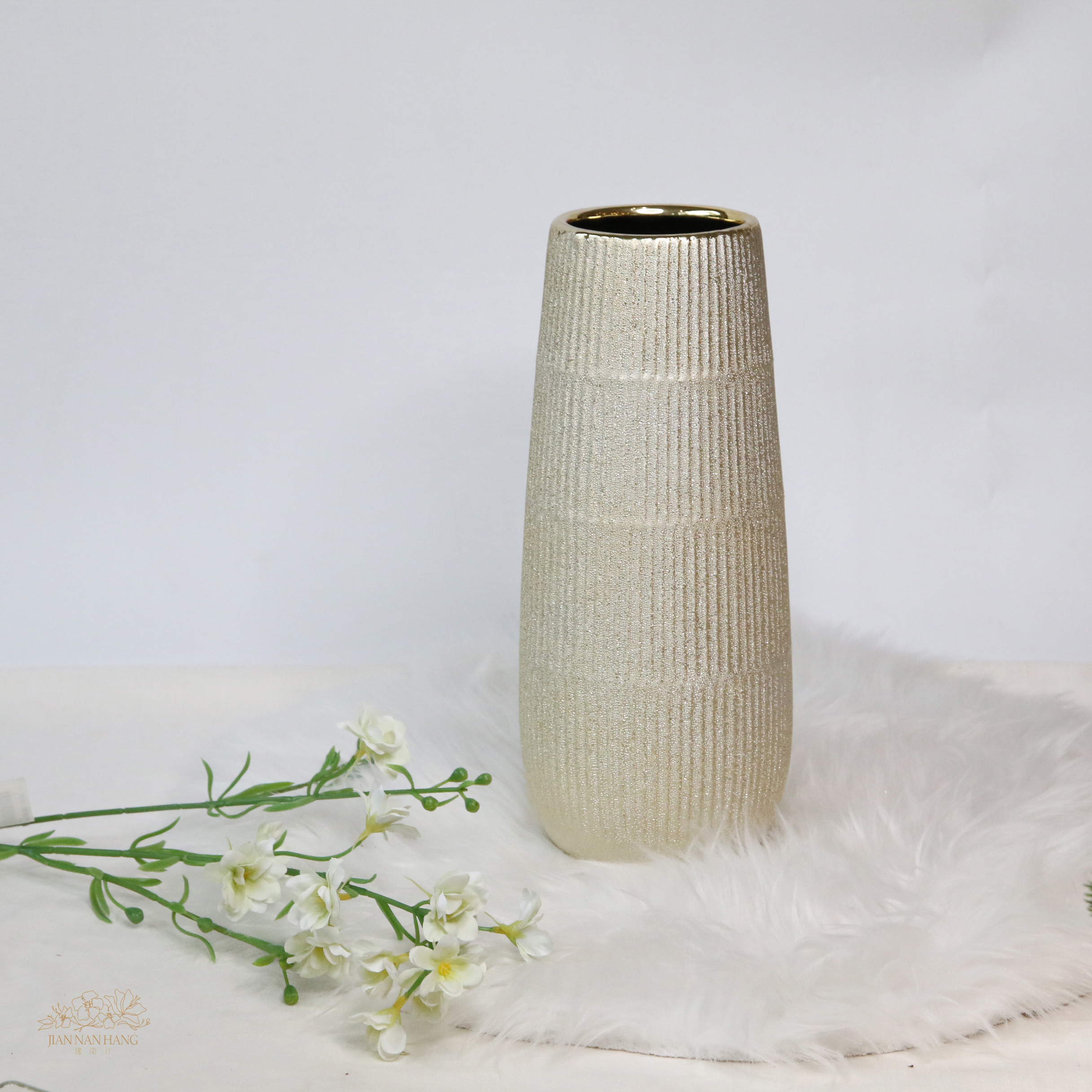 陶瓷花器 豎紋閃爍 白金