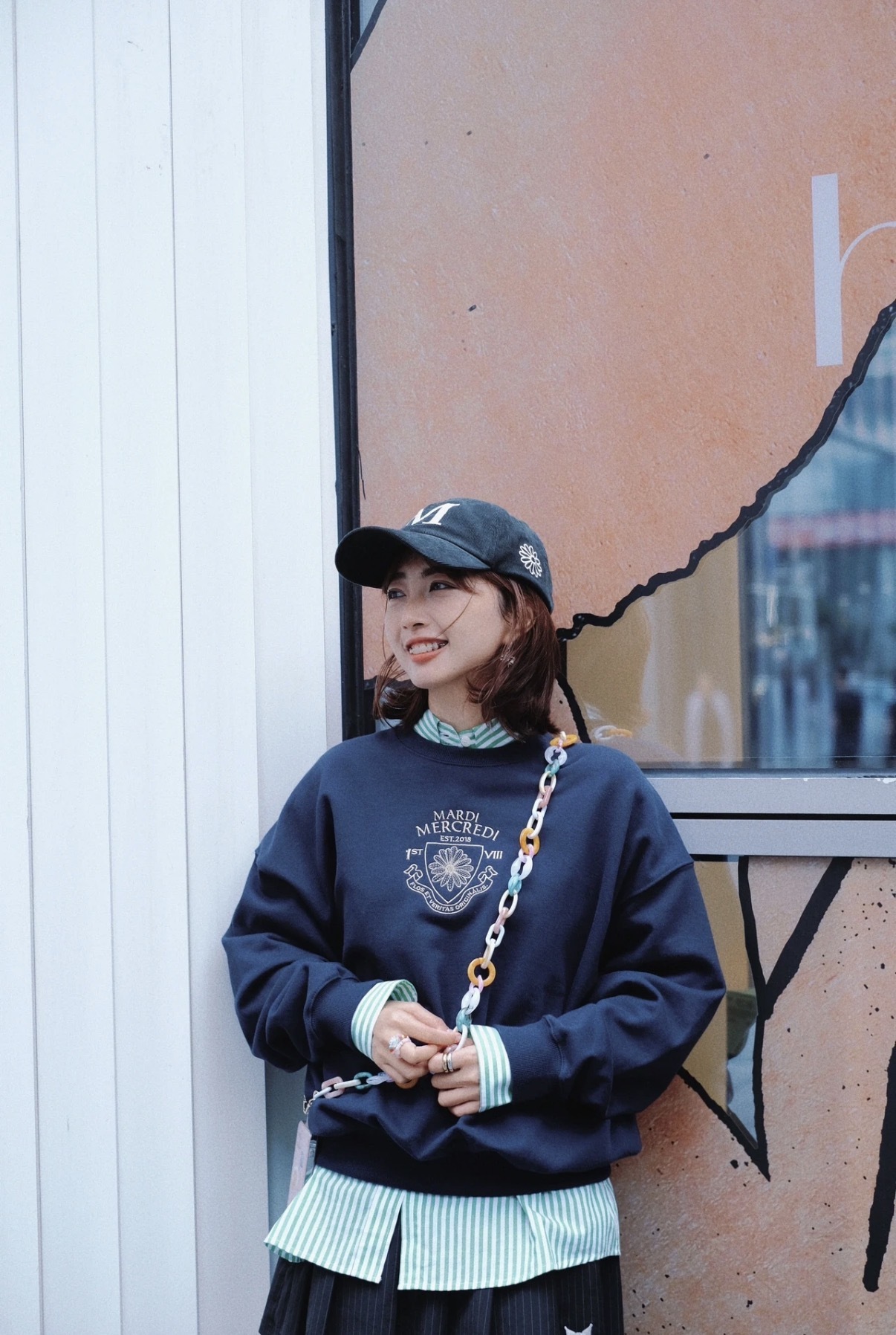 MARDI MERCREDI 小雛菊字母學院徽章 深藍色衛衣
