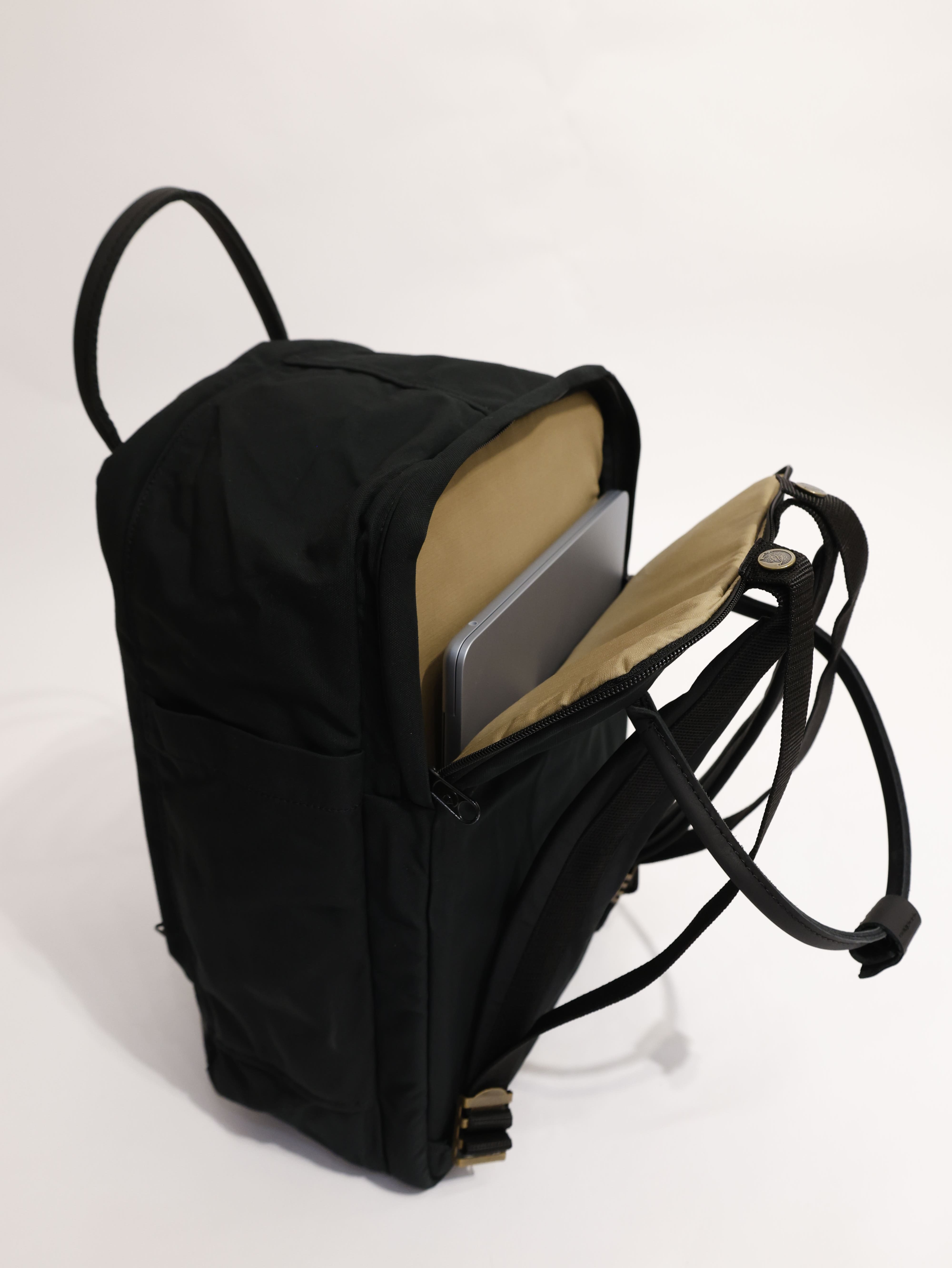 FJALLRAVEN 小狐狸 Kanken No.2 Laptop 15 全黑 15吋筆電背包 FR23804