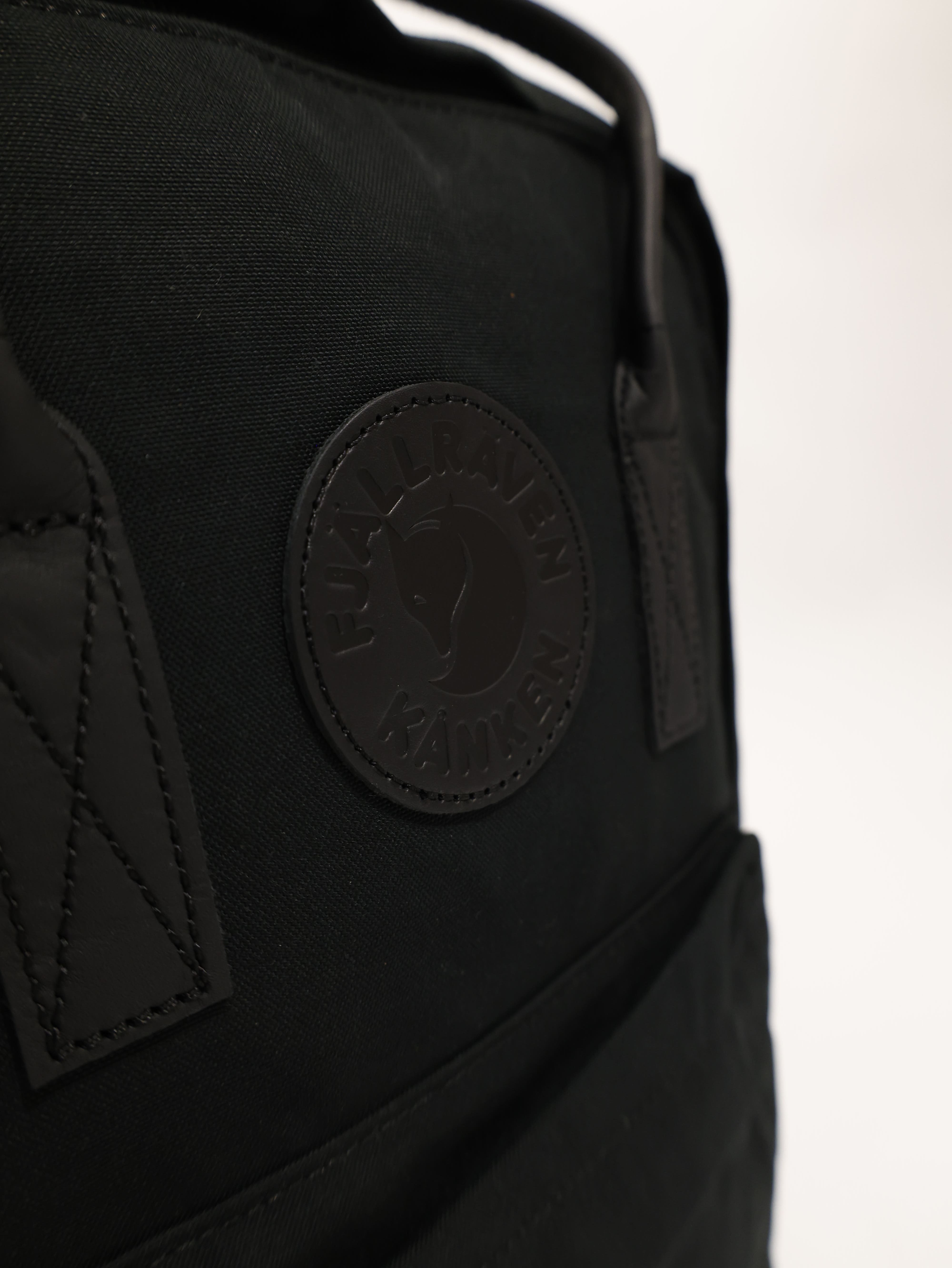 FJALLRAVEN 小狐狸 Kanken No.2 Laptop 15 全黑 15吋筆電背包 FR23804