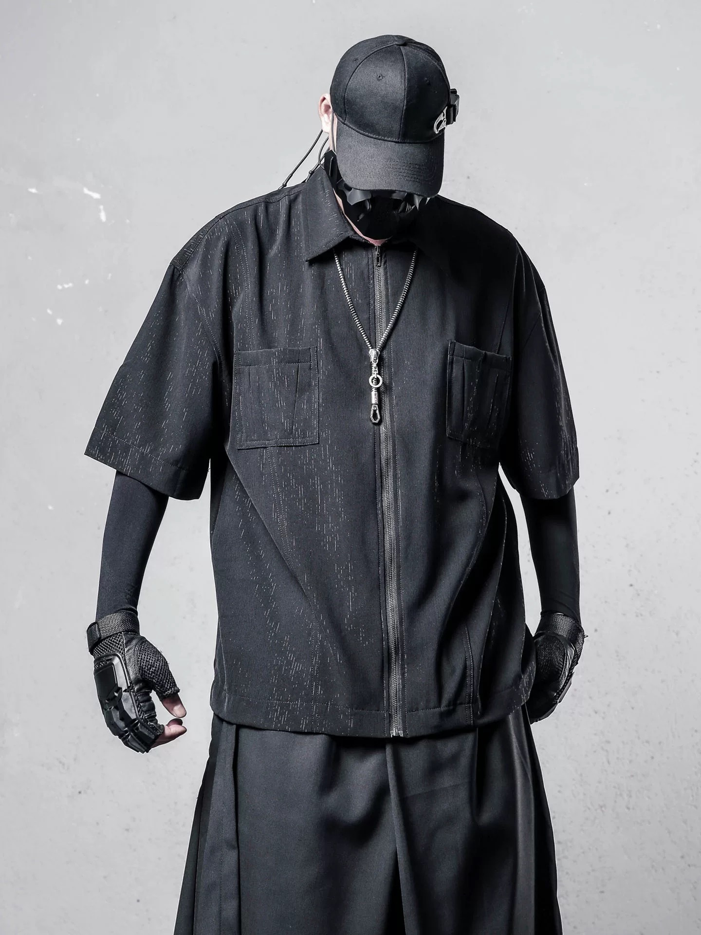 𝙏𝙀𝘾𝙃𝙒𝙀𝘼𝙍 暗黑抗皺拉鍊短袖襯衫