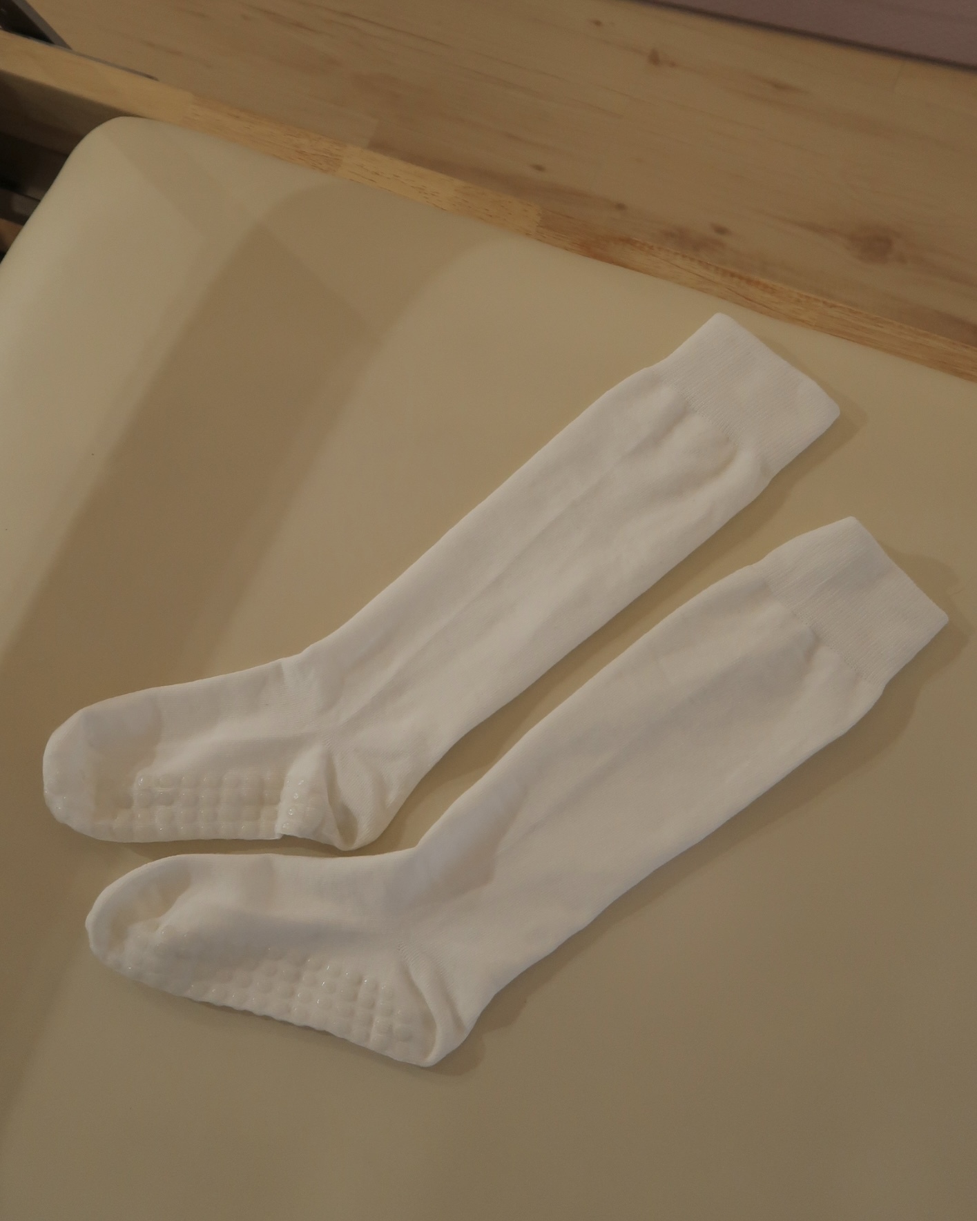 Dolly Socks 止滑小腿襪 / 白