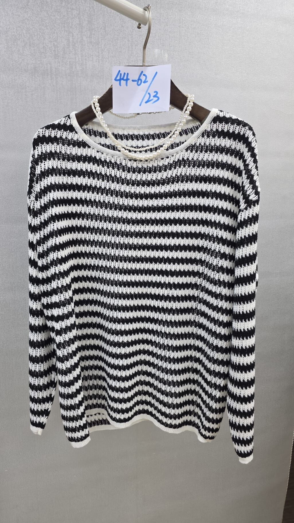 Cf619  橫間圓領線衫  胸44-62  長23