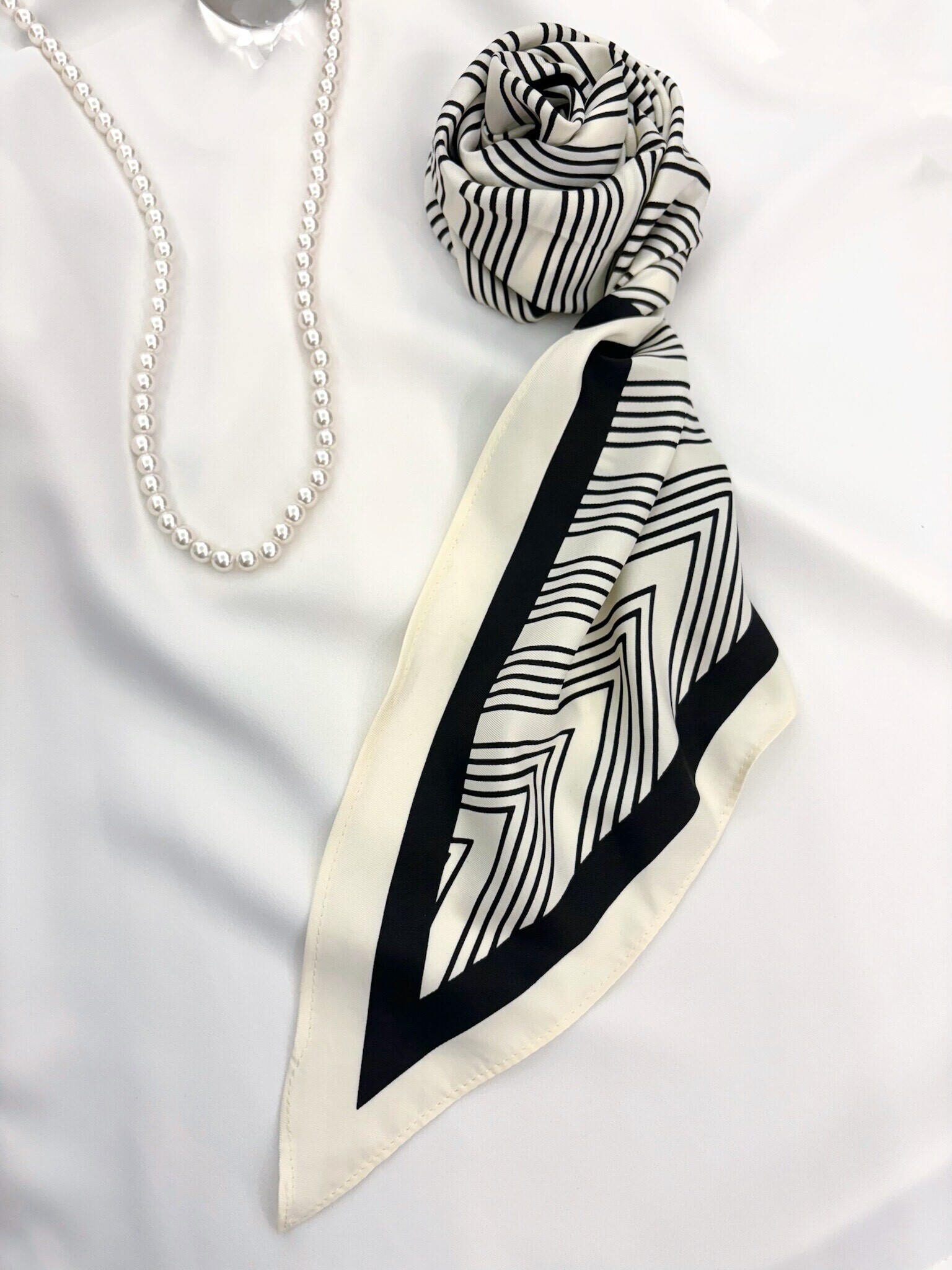 百搭條紋造型絲巾