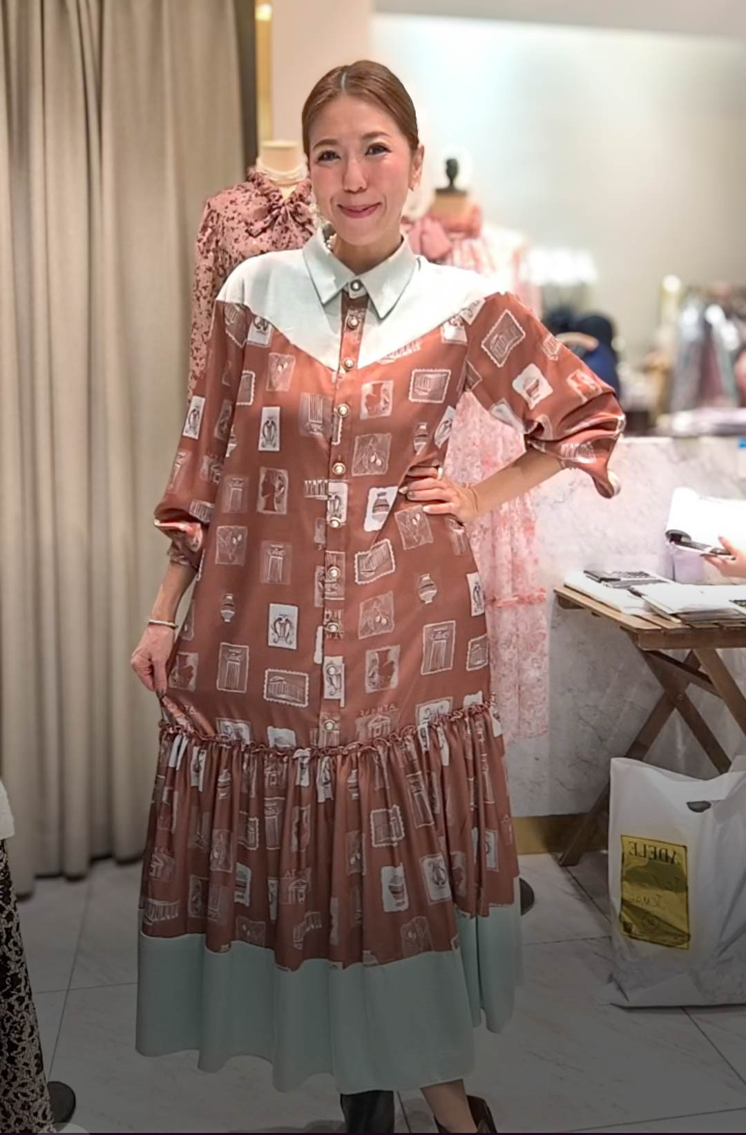 🥰K1360  ▶️郵票圖案洋裝 👉B:106cm W:cm H:cm L:124cm