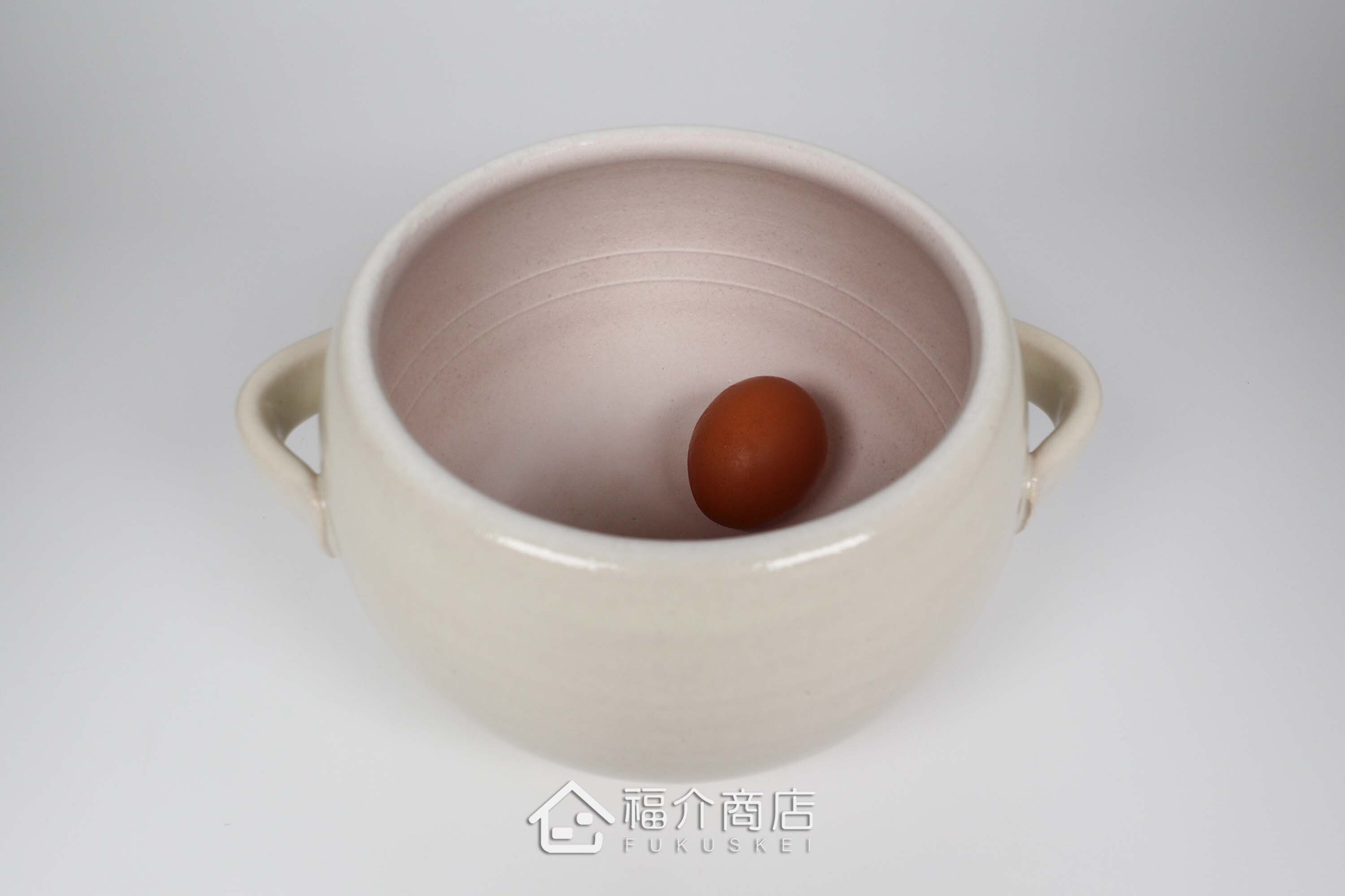 煮飯用陶瓷材質的飯鍋與土雞蛋