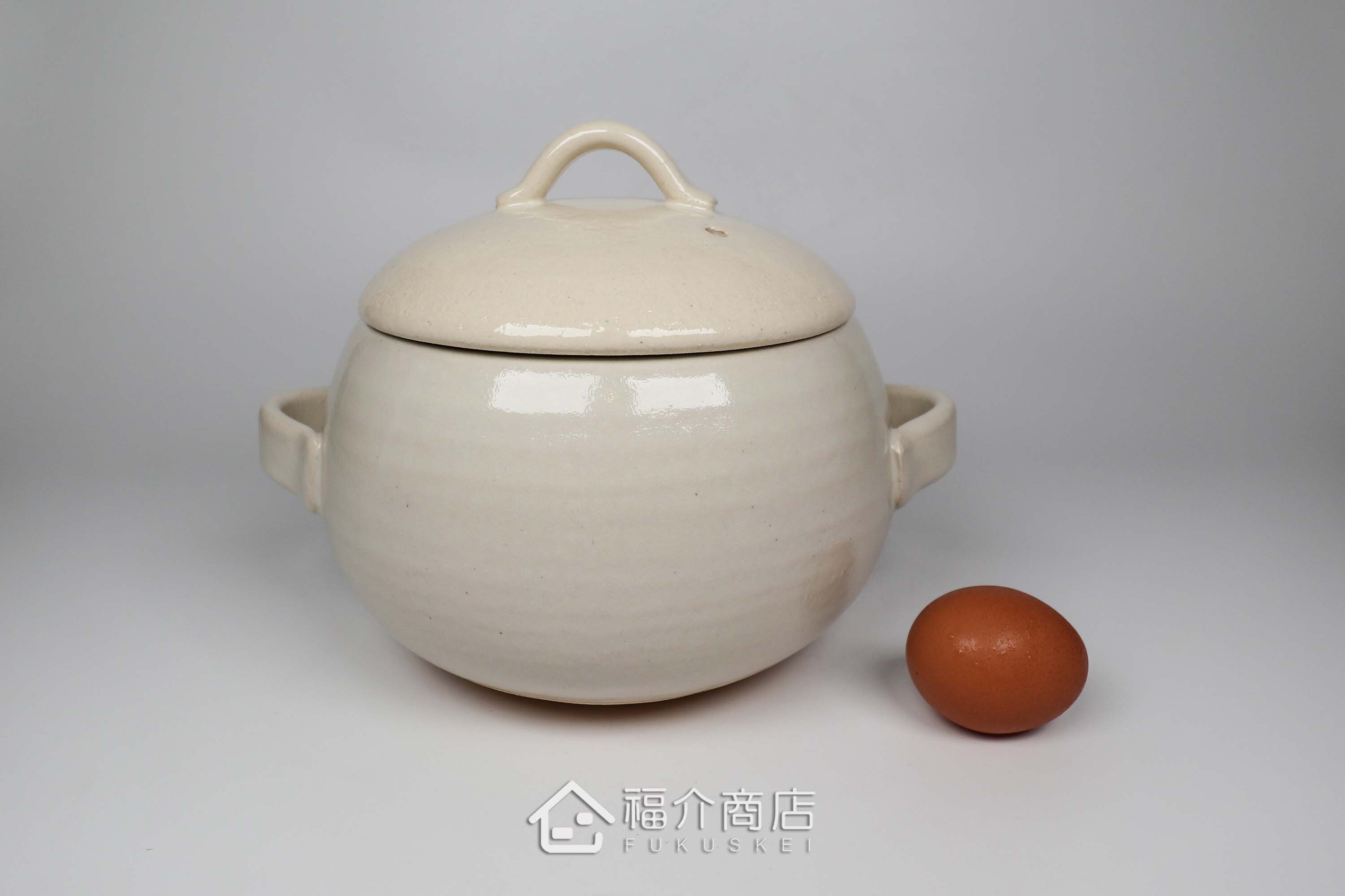煮飯用陶瓷材質的飯鍋與土雞蛋