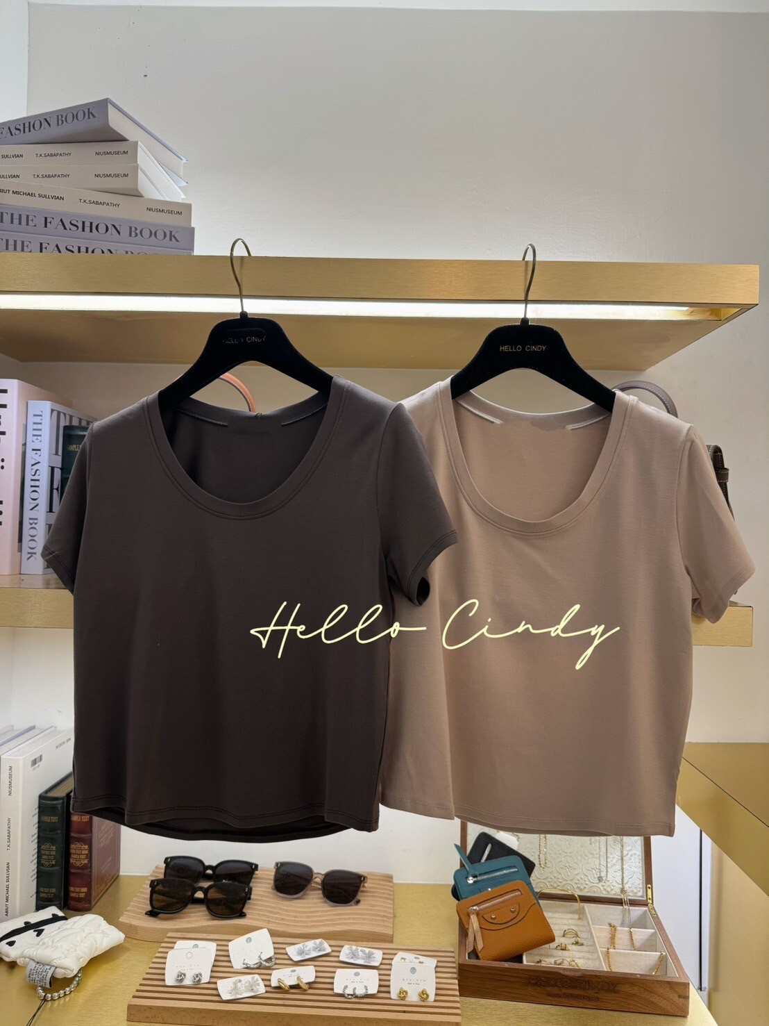 B10004-Cindy自留韓國大U微短版Q彈棉T