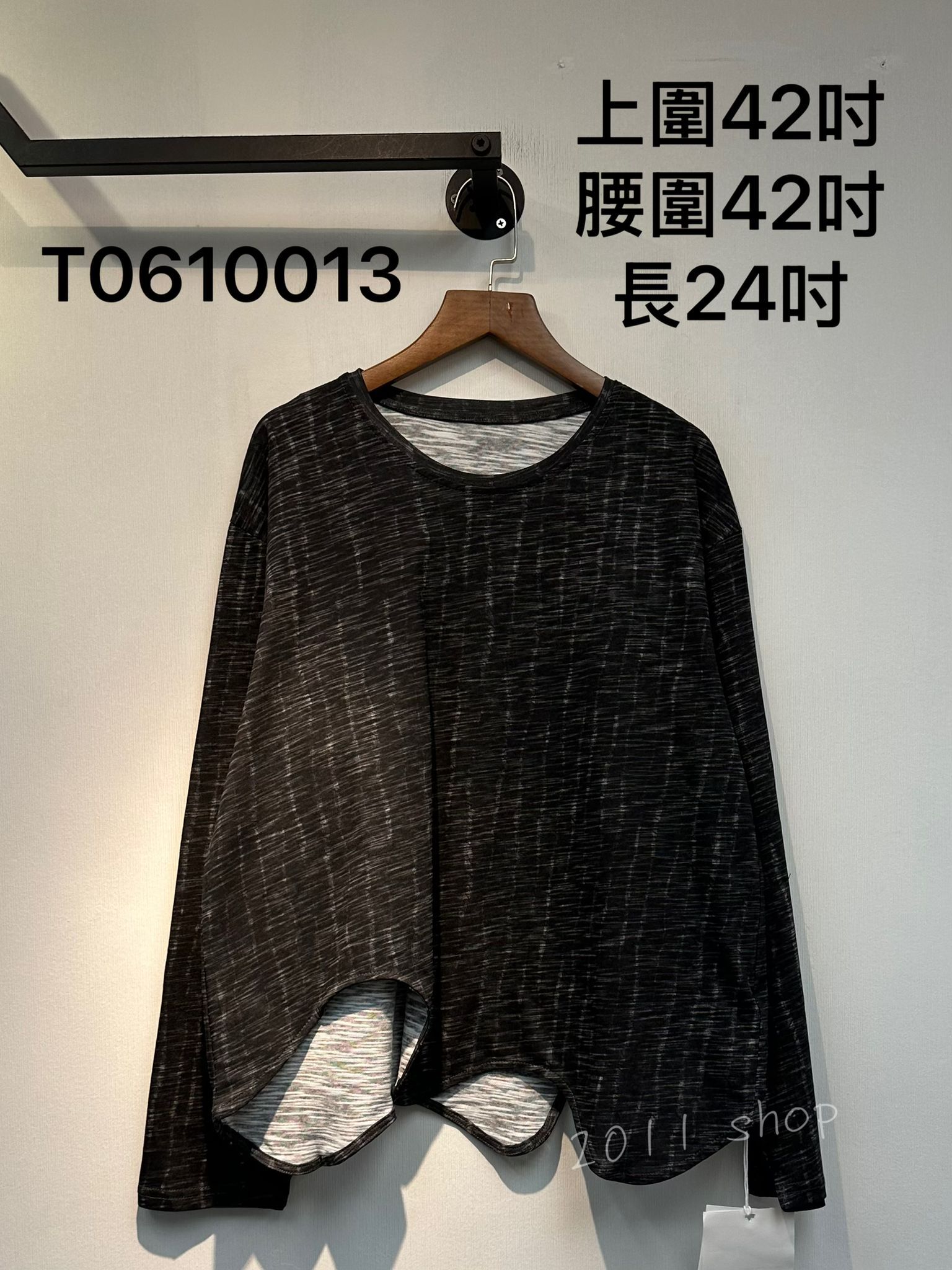 *不設優惠* 出口日本不規則條紋TOP  上圍42吋 腰圍42吋 長24吋  T0610013