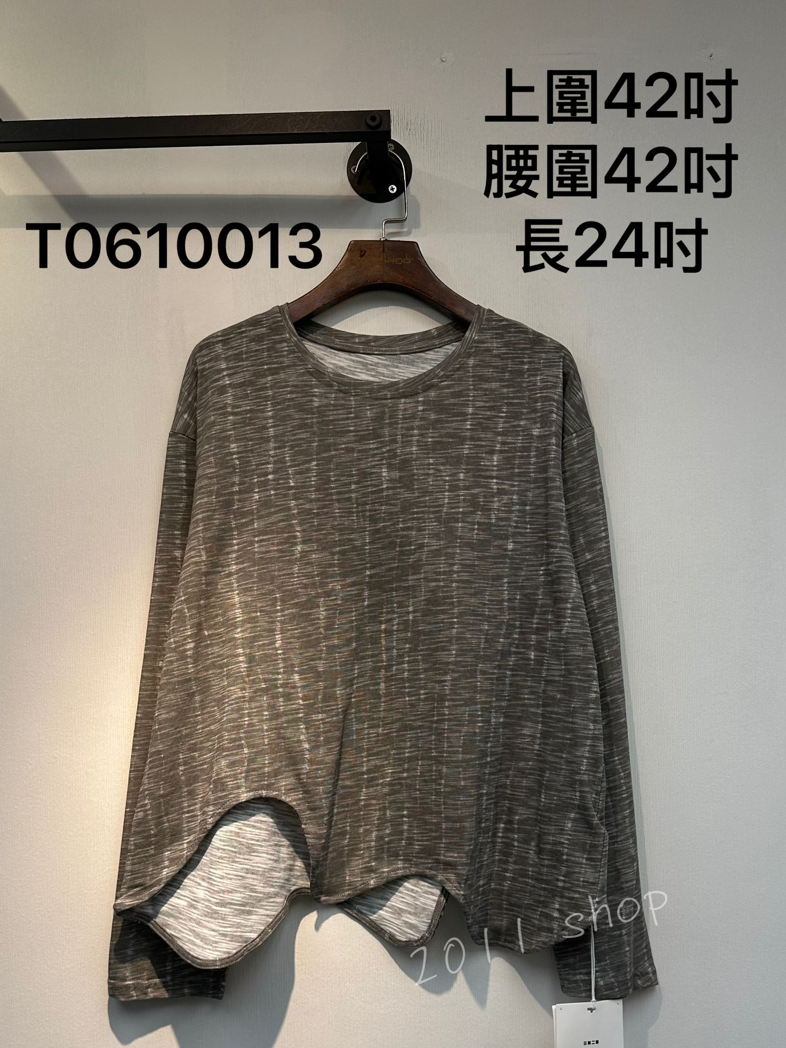 *不設優惠* 出口日本不規則條紋TOP  上圍42吋 腰圍42吋 長24吋  T0610013