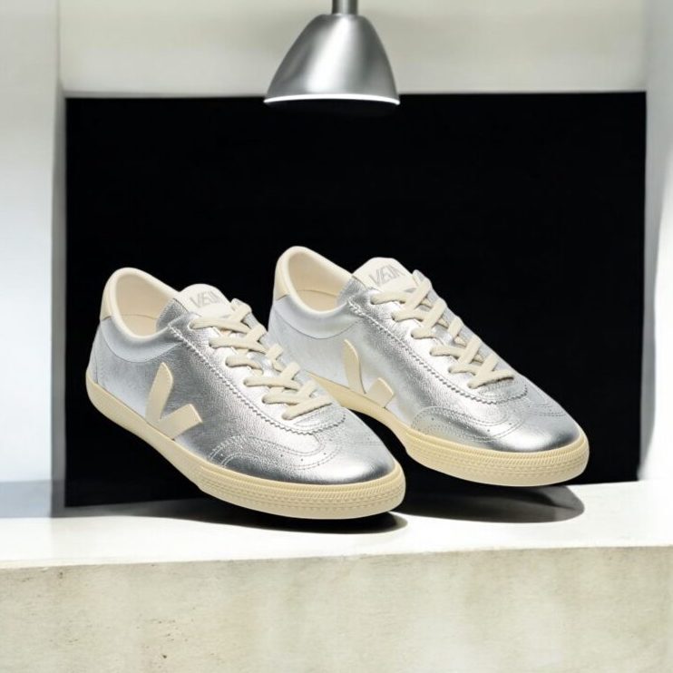 VEJA VOLLEY 銀糖奶油配色