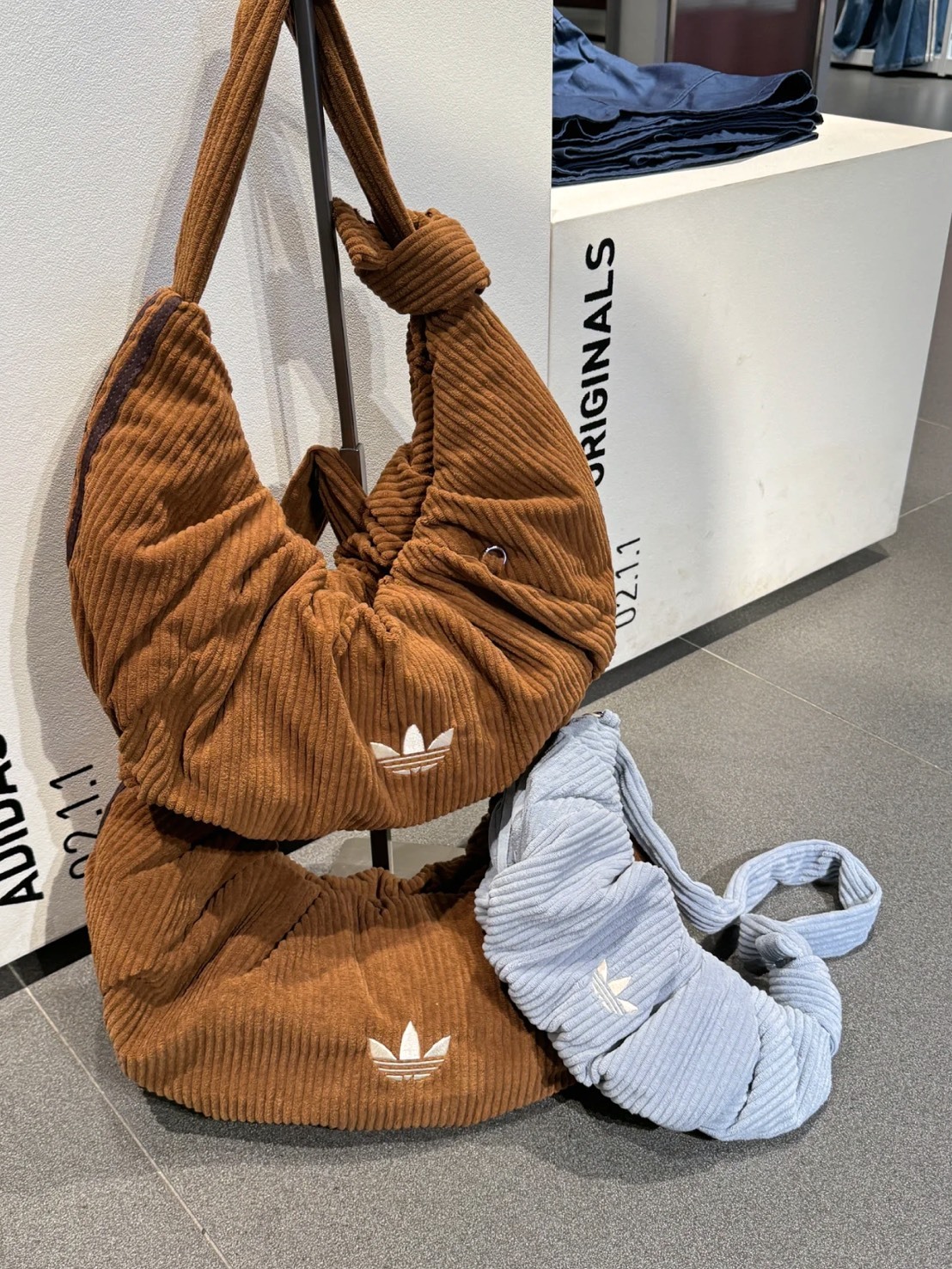 ADIDAS 1.6L 燈芯絨 雲朵包 小號 2色