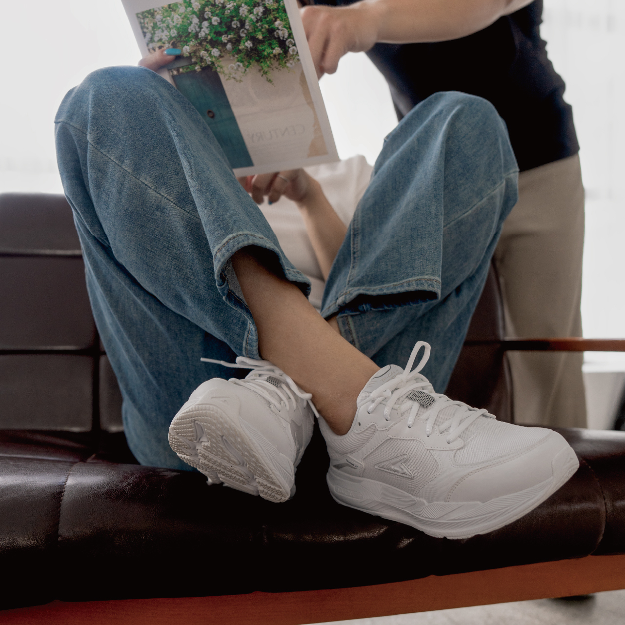 USTINI Wuji Earthing Shoes white Wuji demonstration