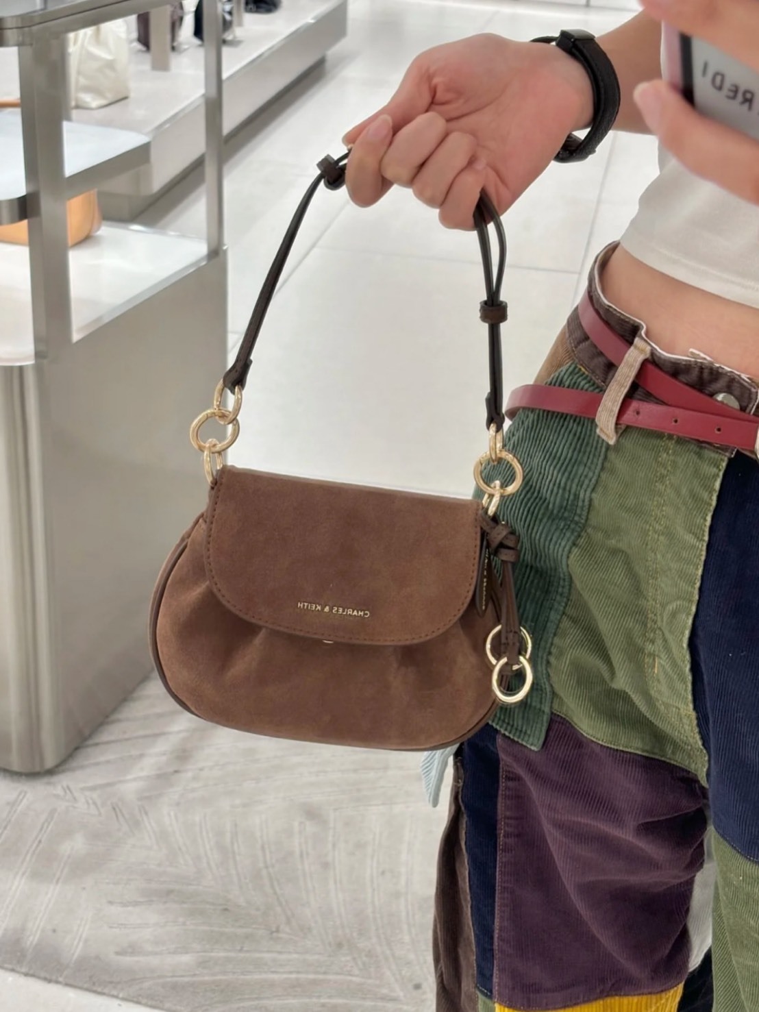 國外限定款 CHARLES & KEITH 小CK 褶皺 麂皮絨 馬鞍包