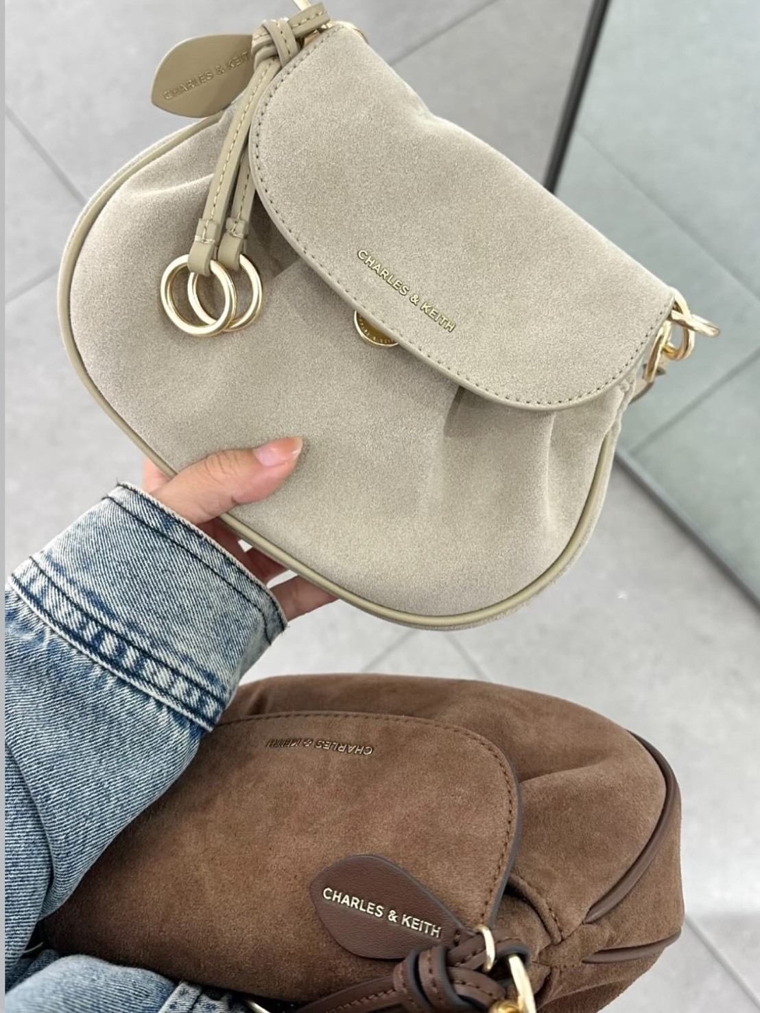 國外限定款 CHARLES & KEITH 小CK 褶皺 麂皮絨 馬鞍包