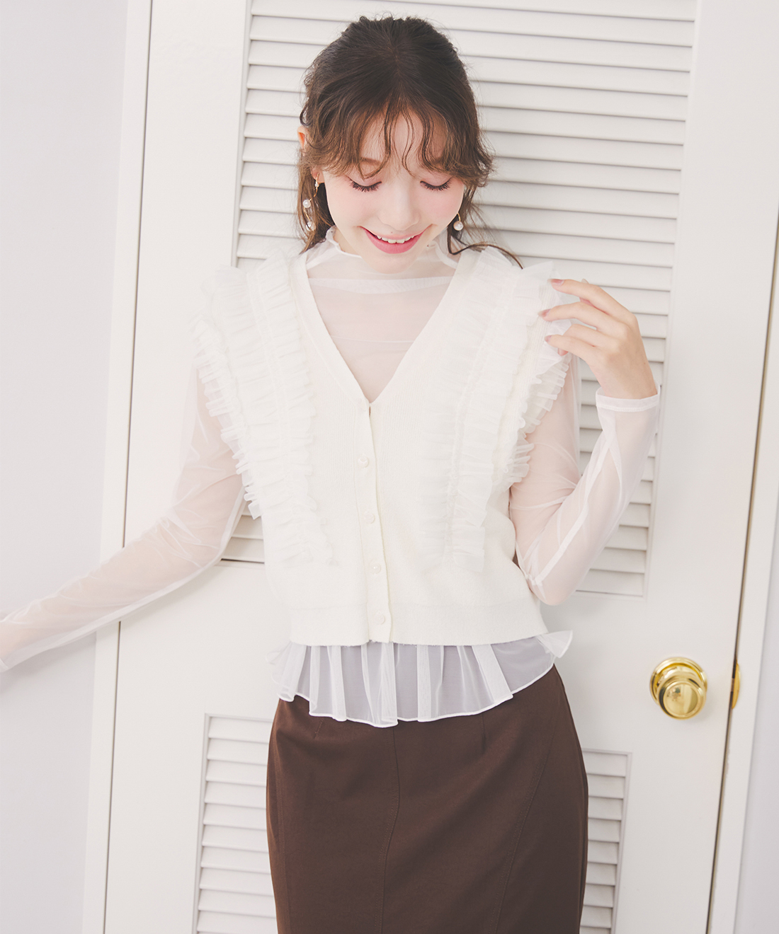 [預購] 折扣LILLIAN CARAT 薄紗荷葉擺高領上衣