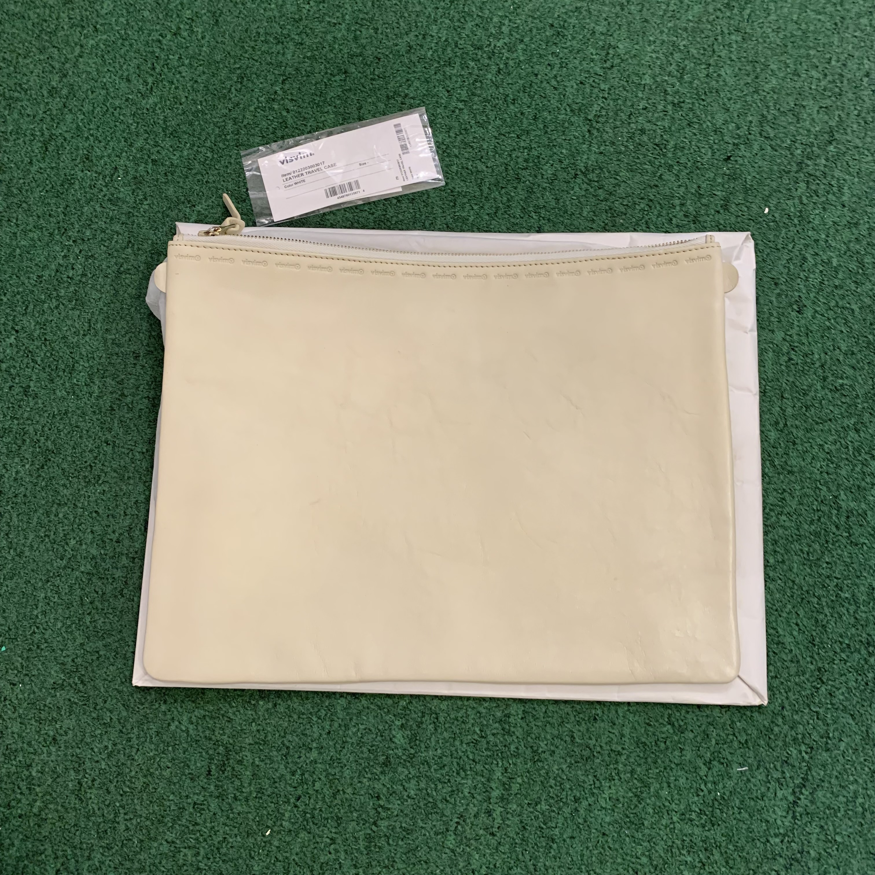 10/1 ARRIVAL: VISVIM LEATHER TRAVEL CASE - WHITE IN STOCK NOW (現貨發售中)