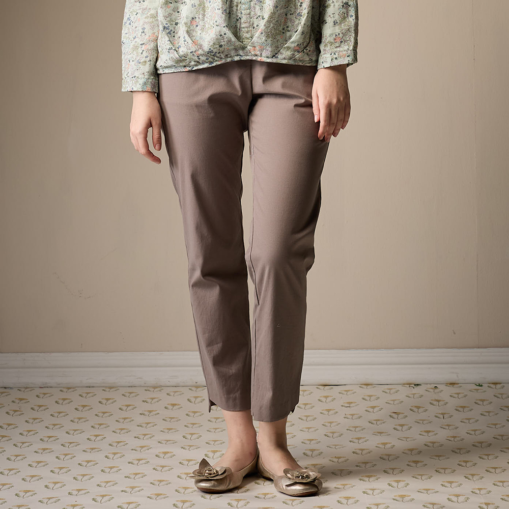 PIPPY簡約休閒彈性棉7分褲 棕