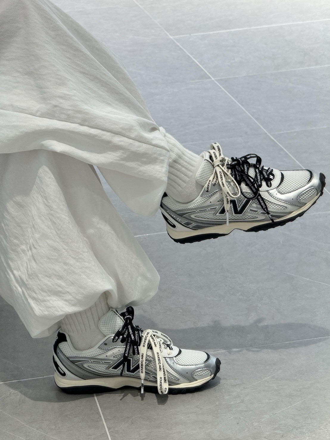 New Balance 2025大勢 薄底鞋 NB 204L 復古奶油 金屬黑銀 U204LSWD