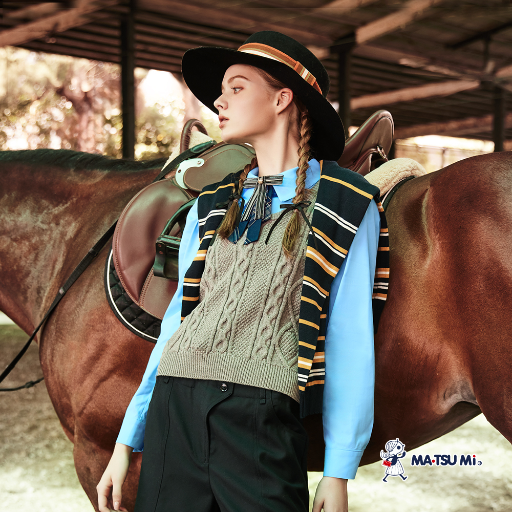 MA‧TSU Mi 基本款學院風刺繡精緻釦飾彈性襯長袖衫(白.水藍)