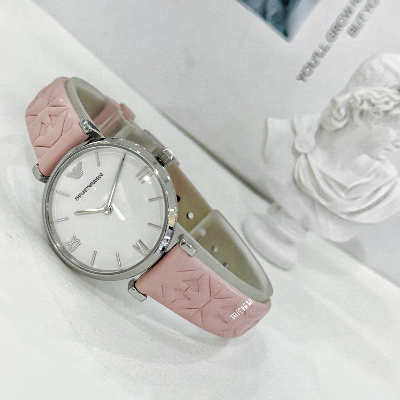 【EMPORIO ARMANI 亞曼尼】Gianni T-Bar粉色皮革腕錶AR11205 32mm 現代鐘錶