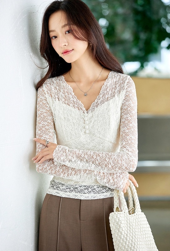 V領緹花蕾絲上衣 米白