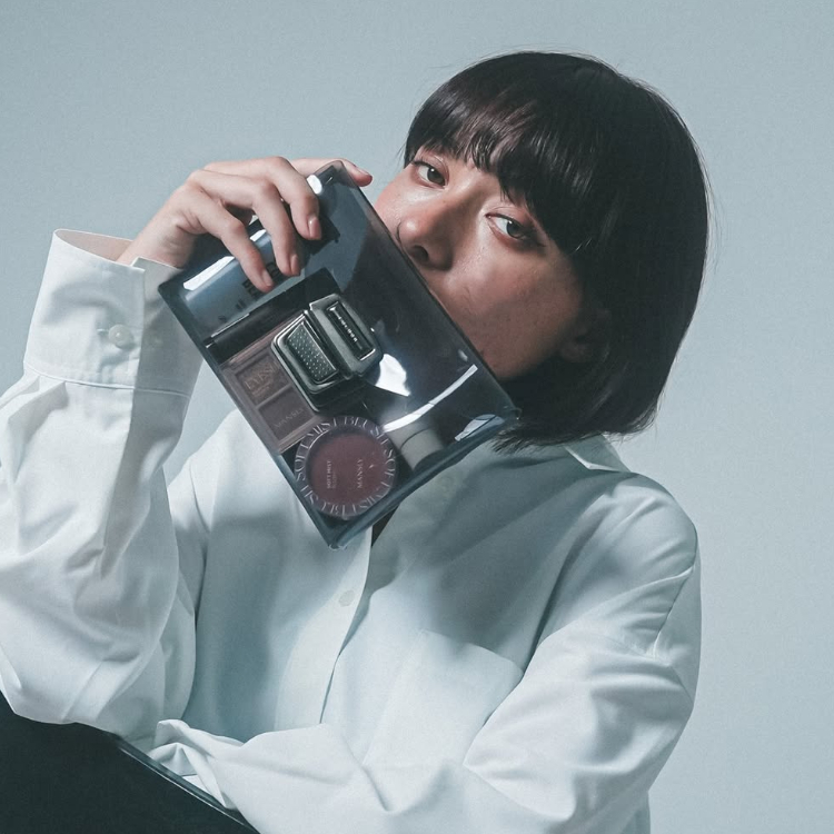 日本 Kachan 黑白霧光信封收納包 黑