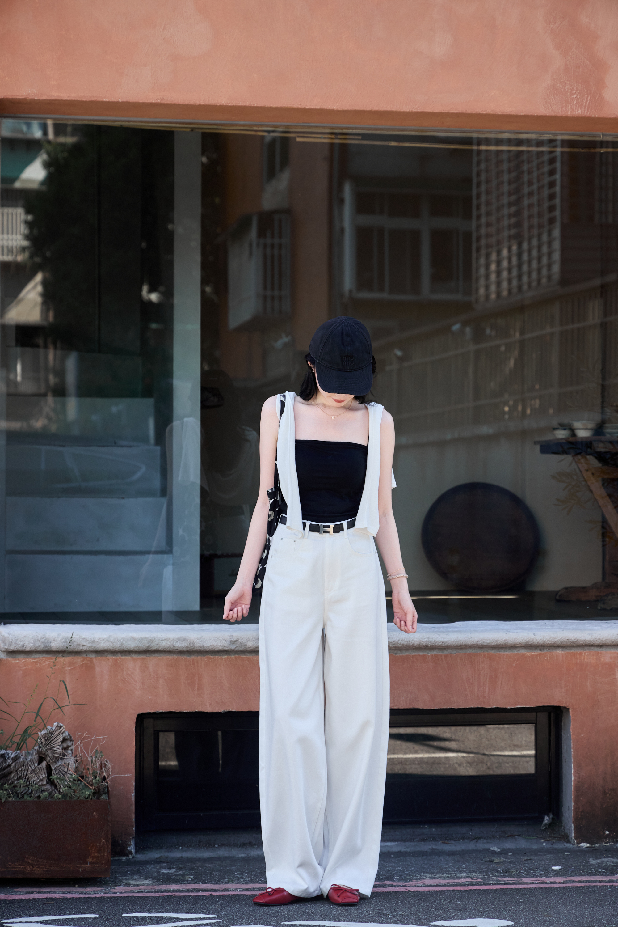 Gmade/天絲薄料順臀彎刀褲-白