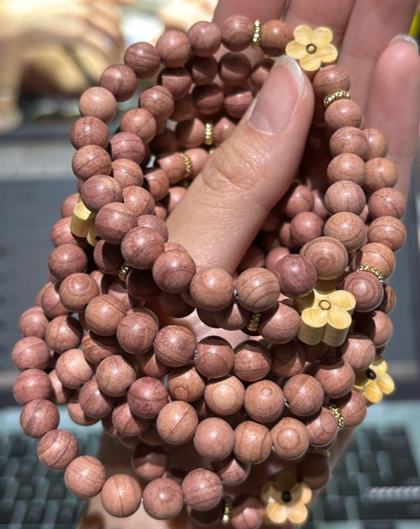 251001 - G36 8mm+血柏木桃花設計款手串