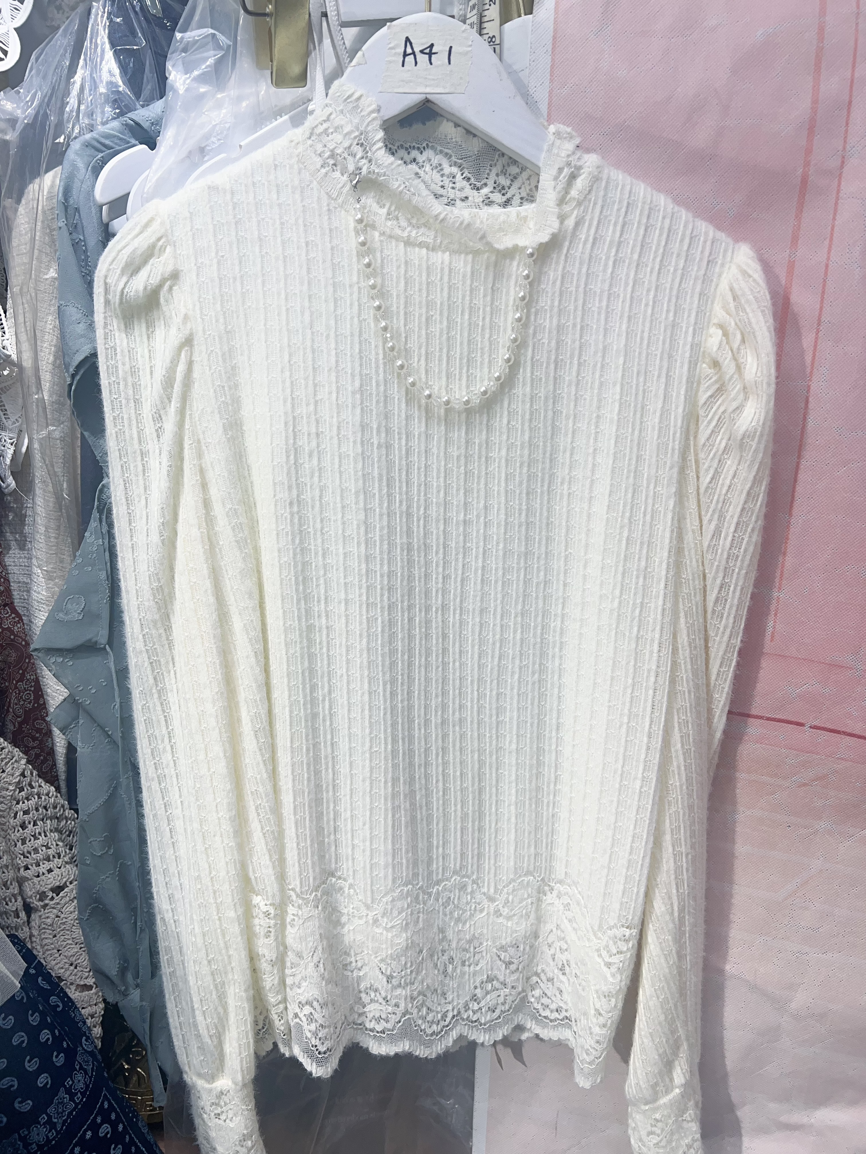 (現貨米白) A41 胸 36-48 長23   （一口價）$299